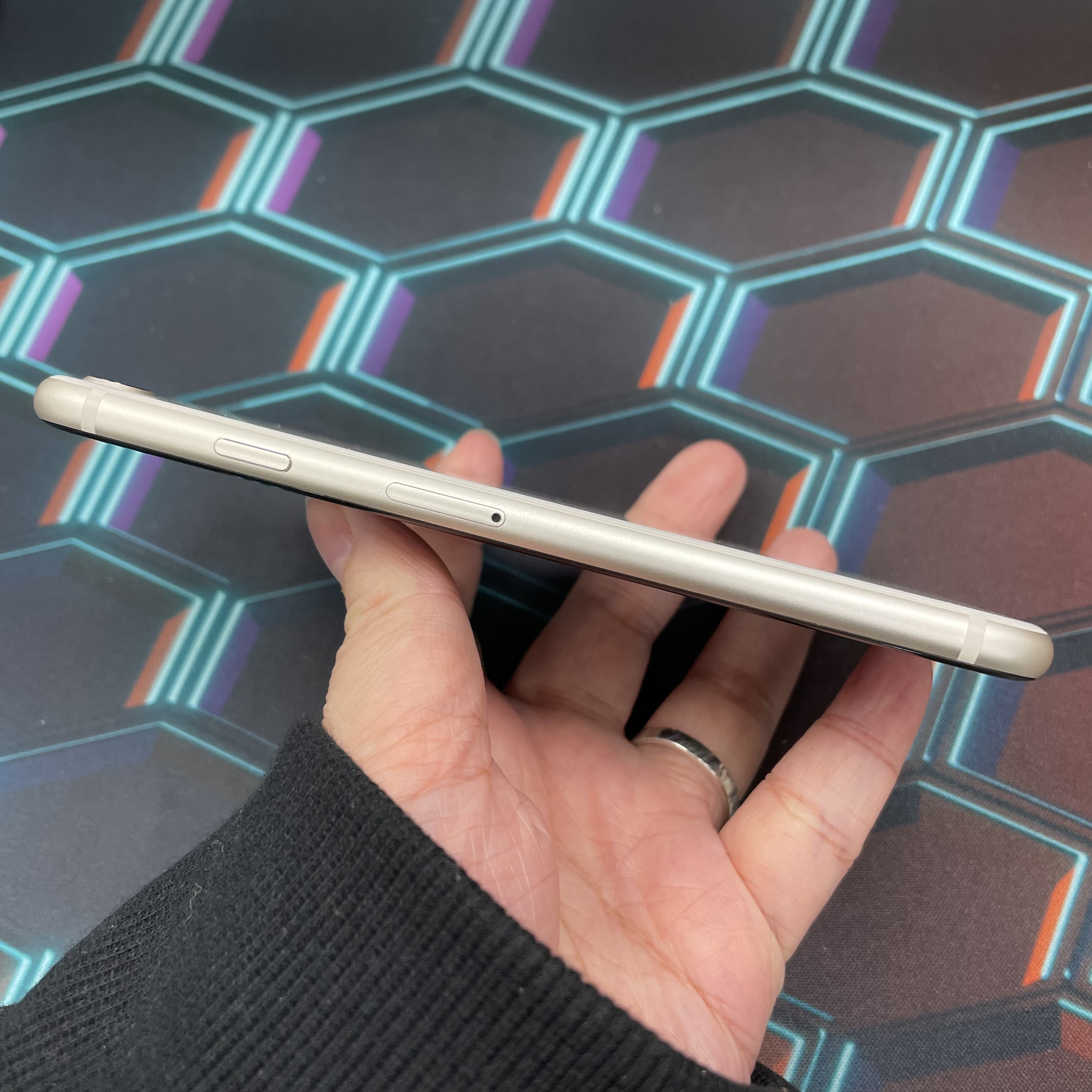 *5758 SE 3 完美機 64GB 電99 白色 white