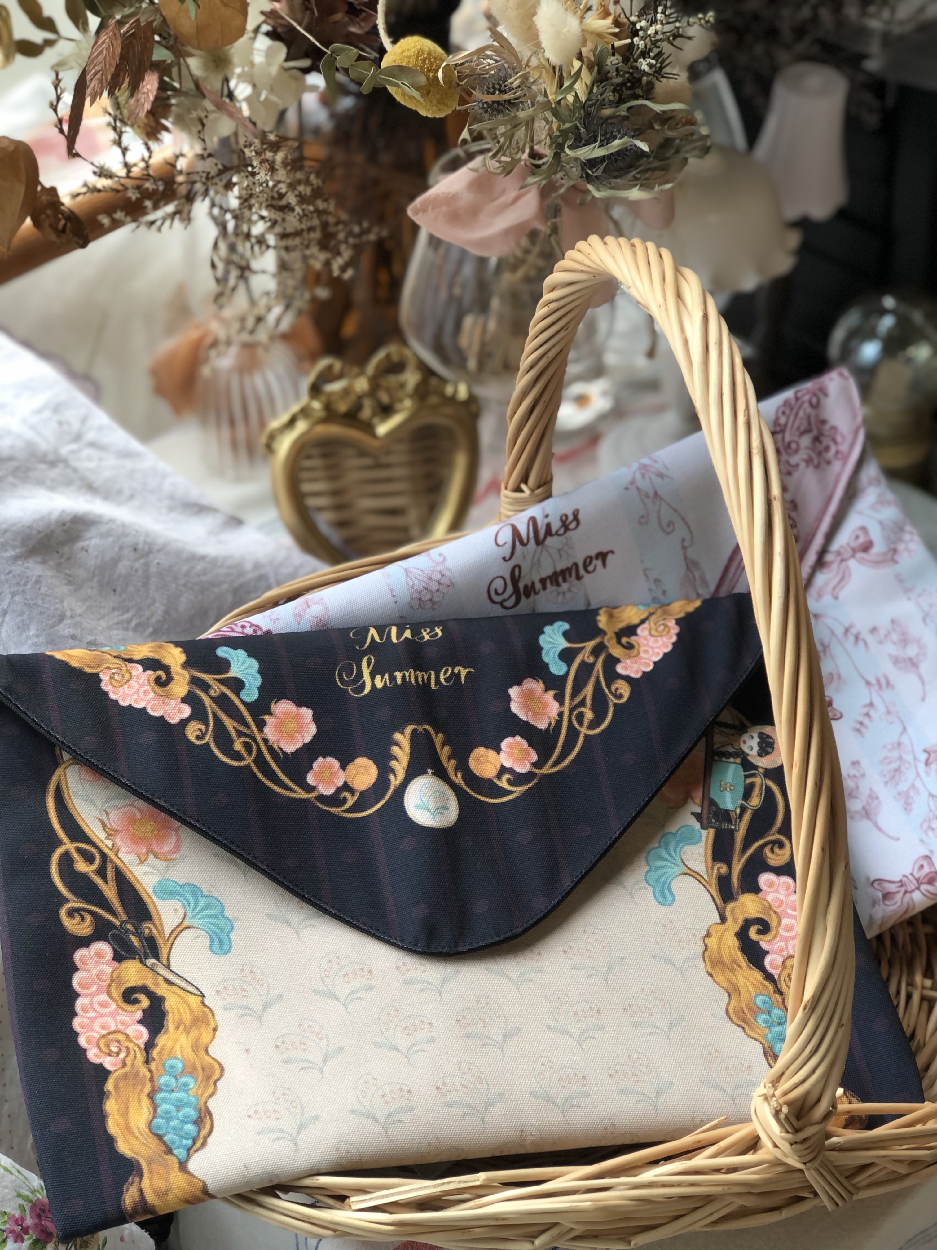 Miss Summer envelope clutch