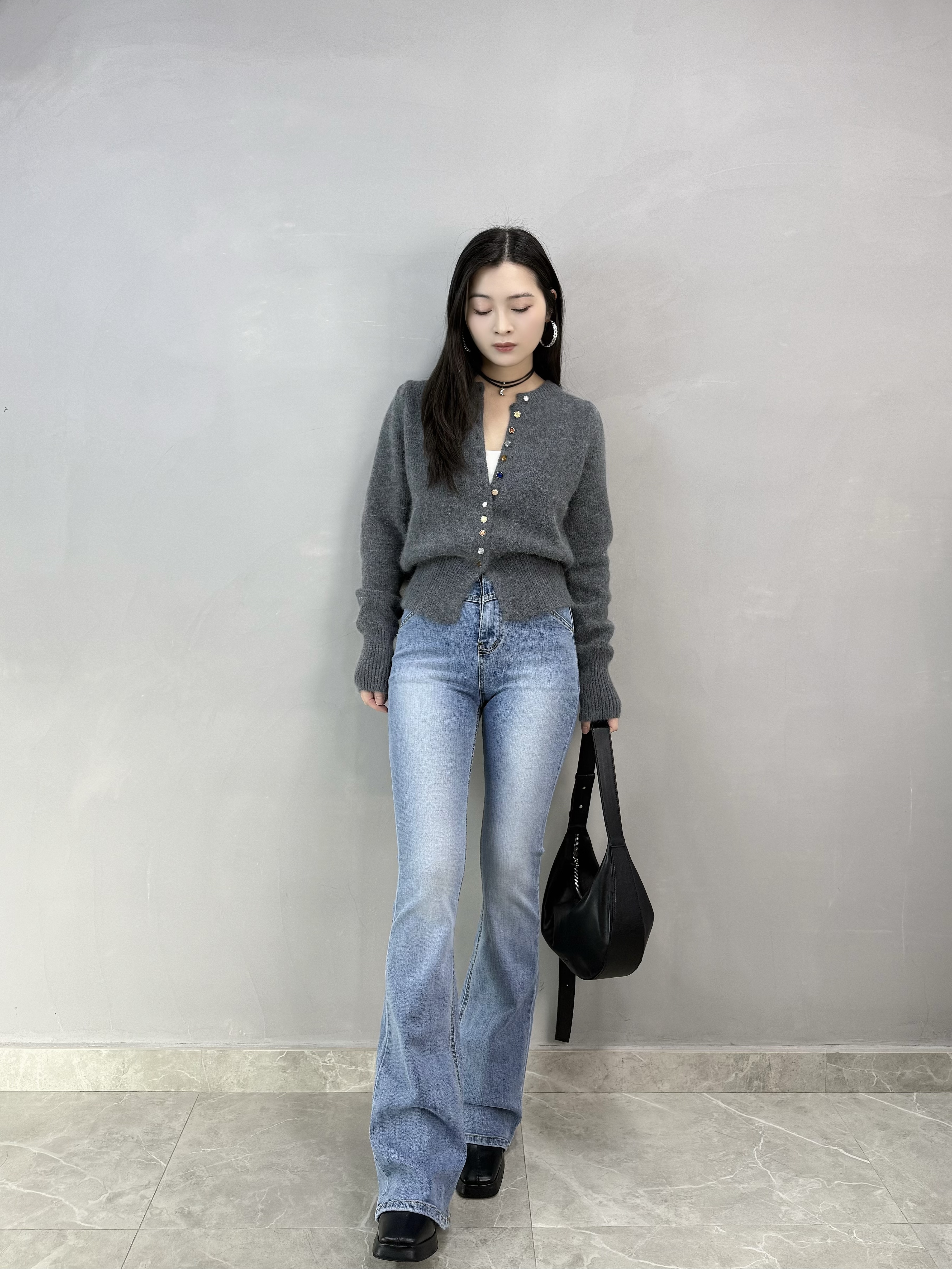 E74 高腰提臀喇叭牛仔褲