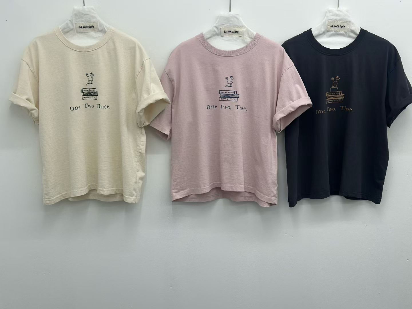 LE OX 法系木馬書本tee-3色