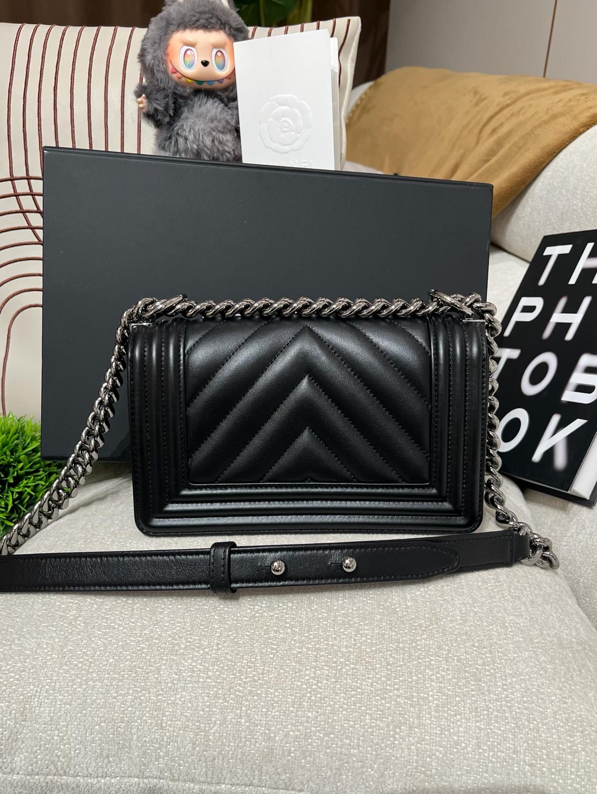 Chanel Boy small 20cm A67085 黑色牛皮亮面銀扣  100%Authentic,100%new全新貨品 ✅專門店收據✅晶片✅塵袋✅box