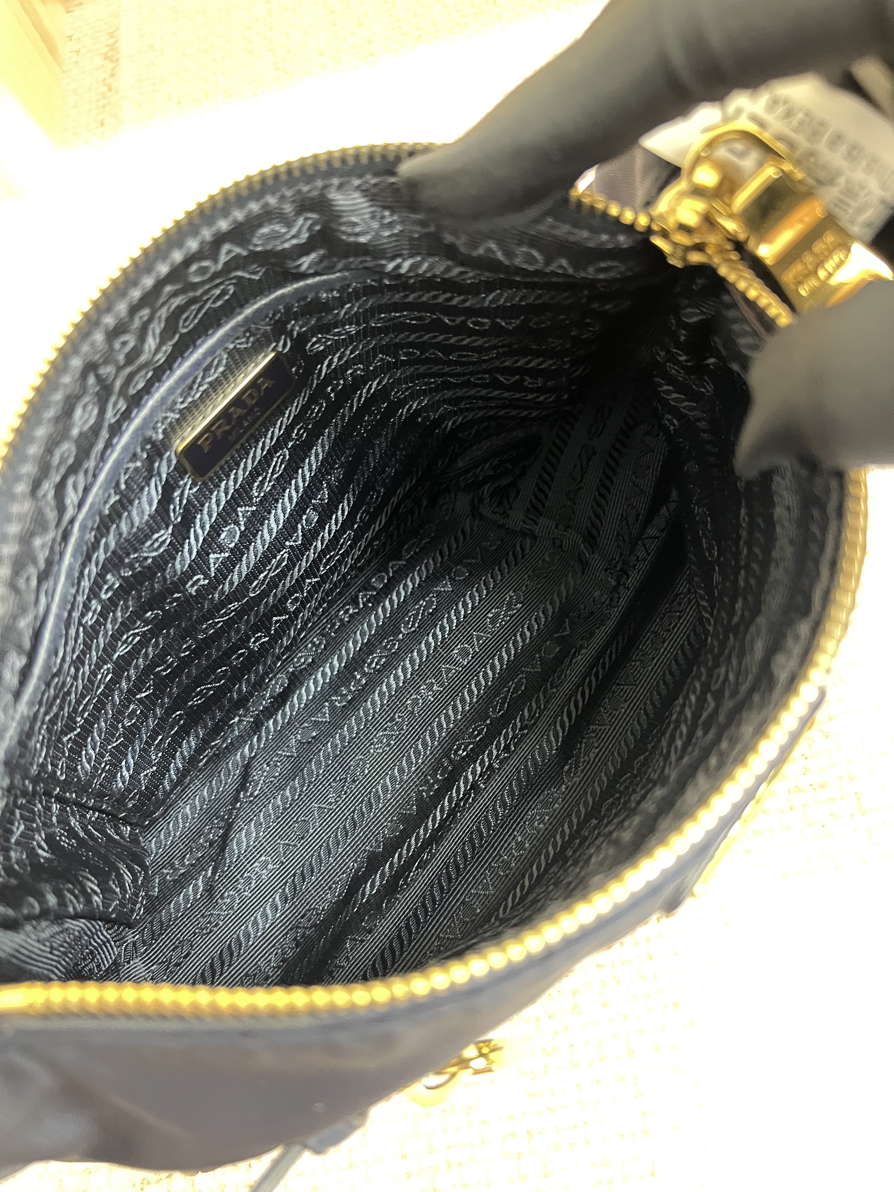 Pre-owned Prada Re-Edition 2005 Re-Nylon/ Product Code: 26022105