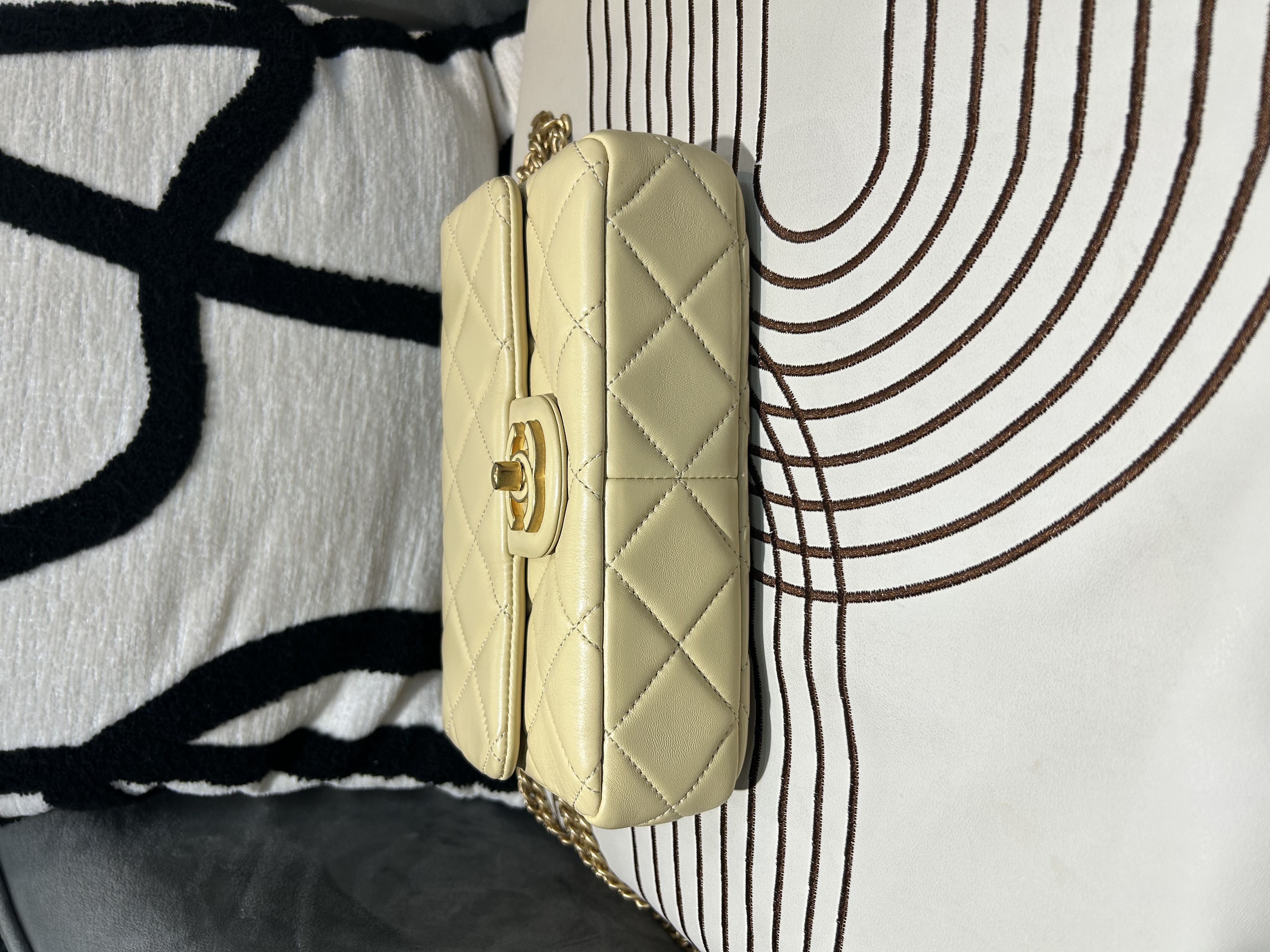 Chanel mini flap bag cc logo chain AS3114 100%Authentic ,98%new ✅專門店收據✅晶片✅dust bag✅盒 
