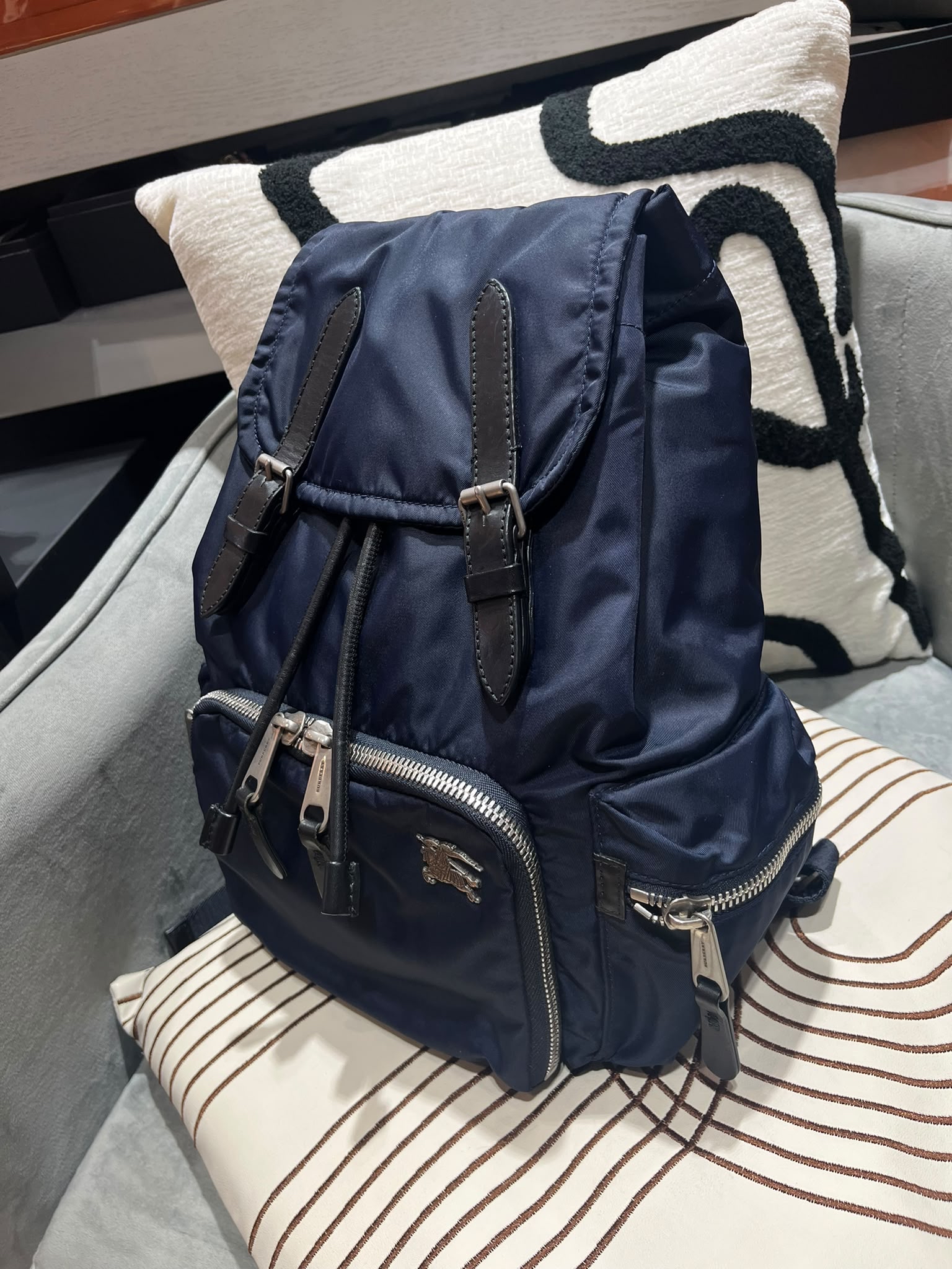 Burberry Nylon Backpack 深藍色 100%Authentic, 95%New