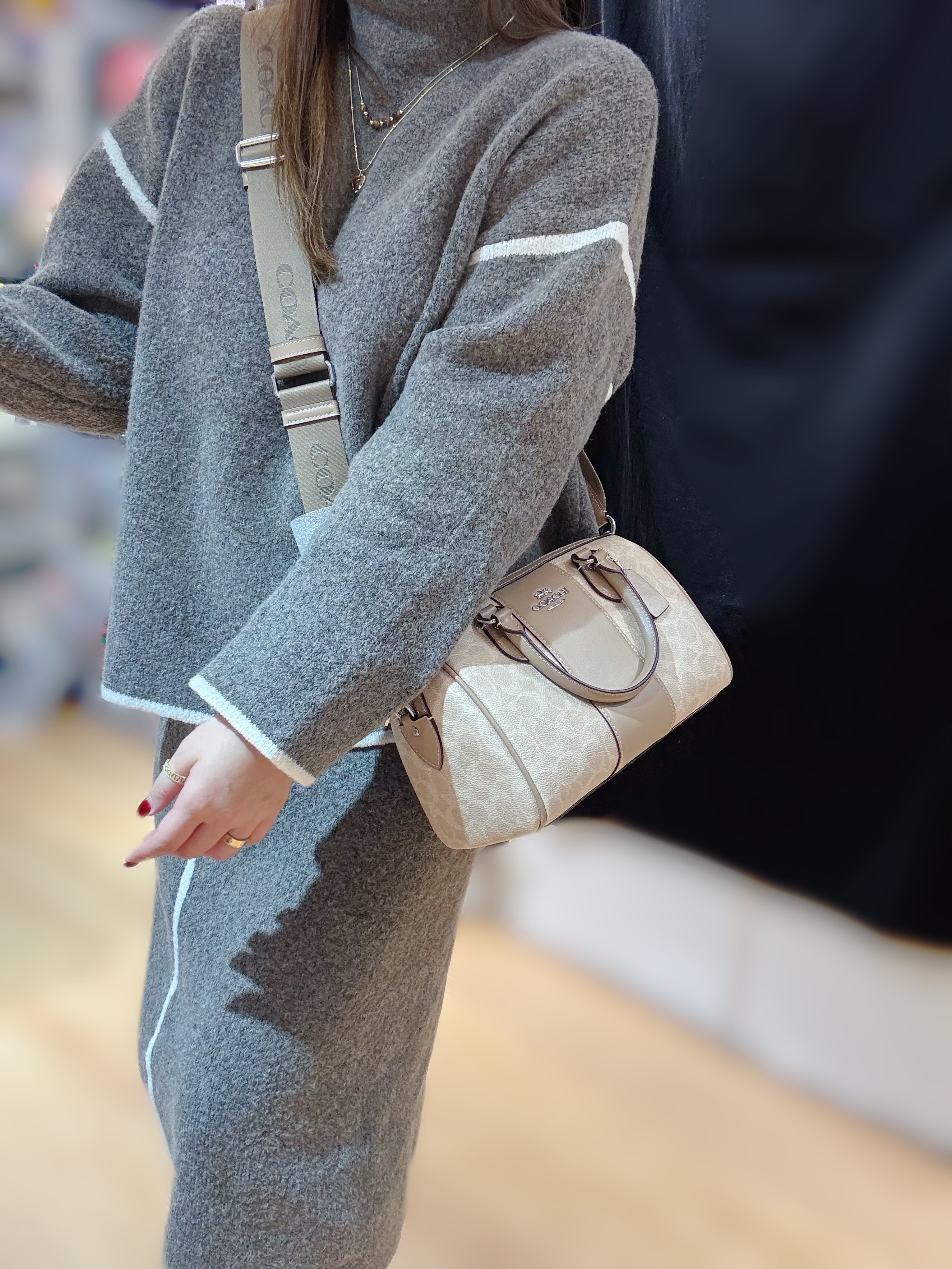 Coach Rowan crossbody milk tea/m