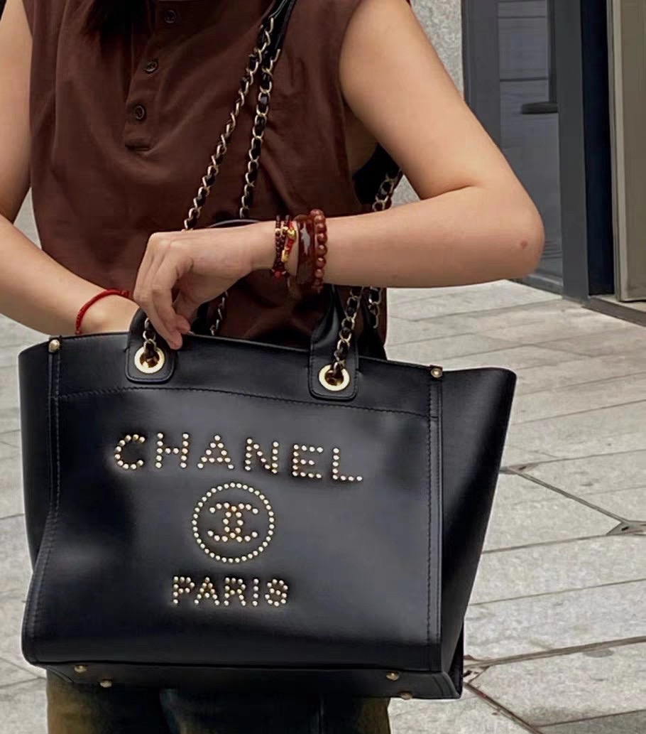 Pre-Owned CHANEL Shopping Bag 