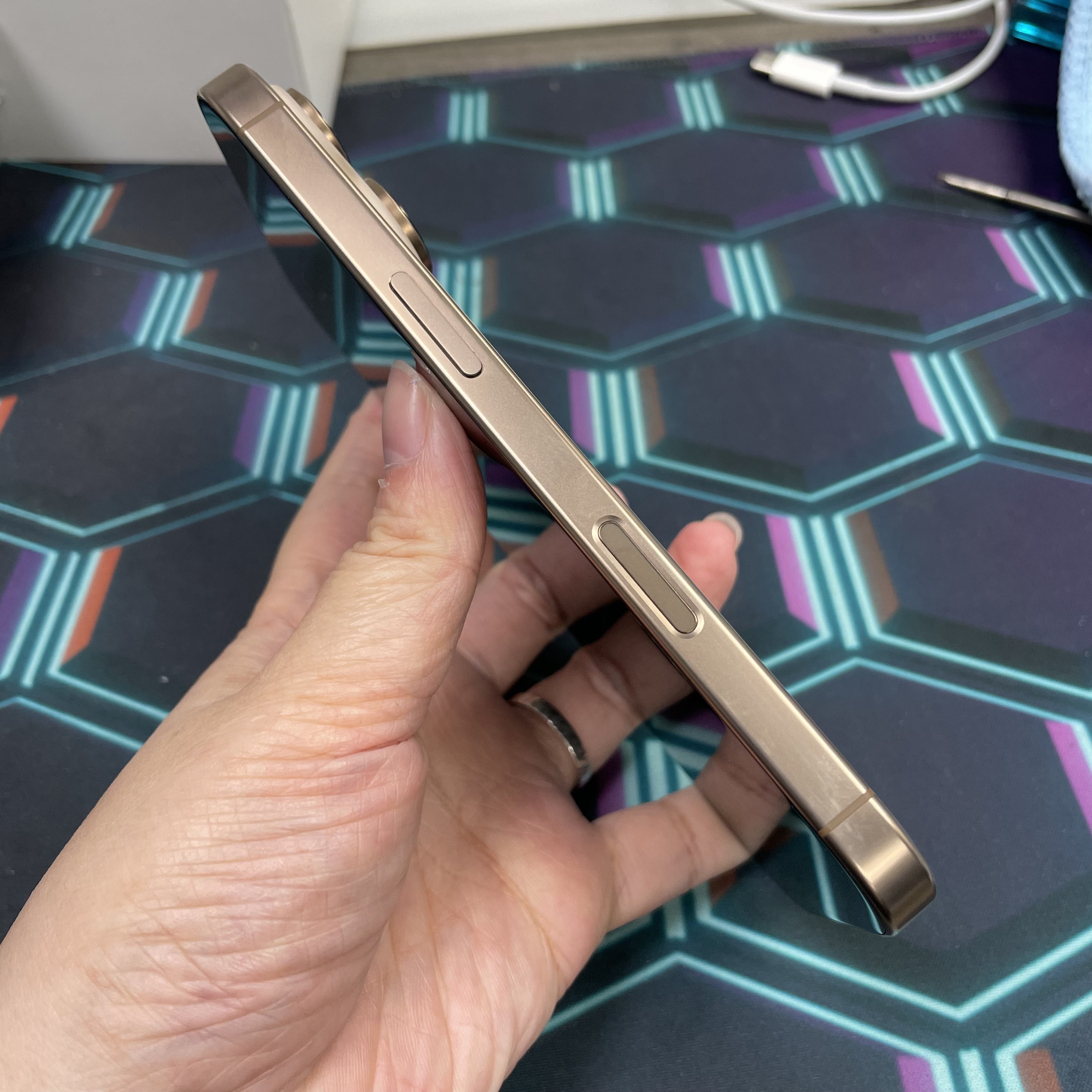 *8182 16 pro 勁靚機 1TB 電93 沙色 gold