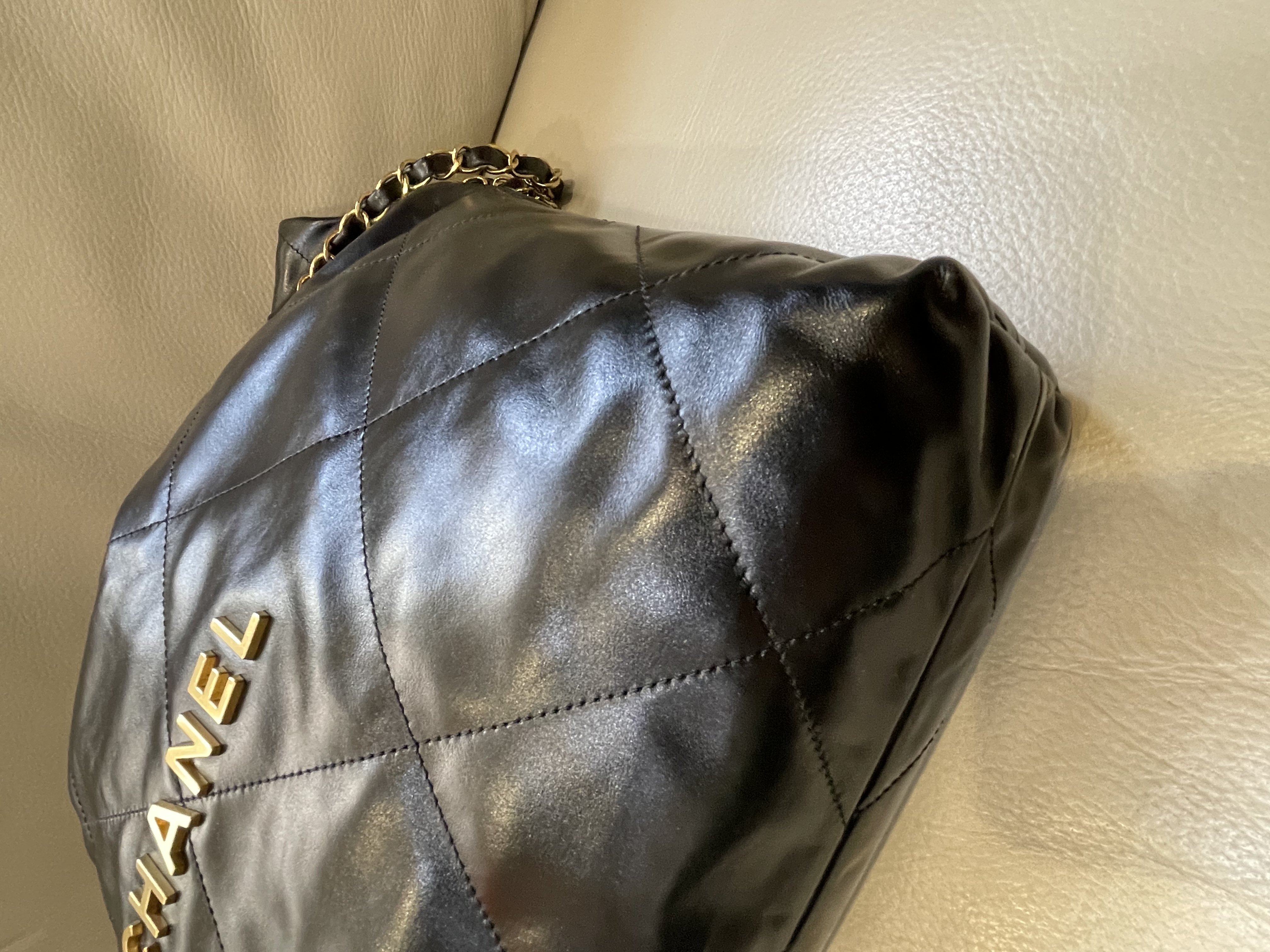 Pre-owned Chanel 22 bag / Product Code: 26031413