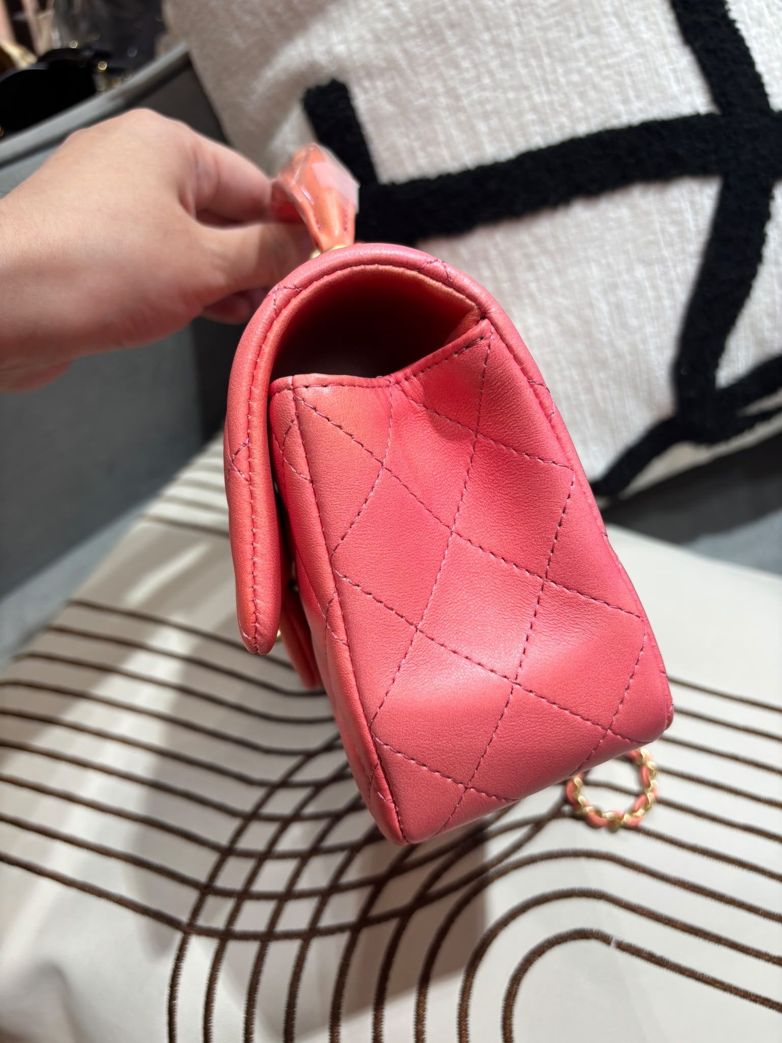 全新 Chanel mini flap bag with Top handle cf20cm 100%Authentic,100% new全新貨品   ✅專門店收據✅晶片✅dust bag✅盒