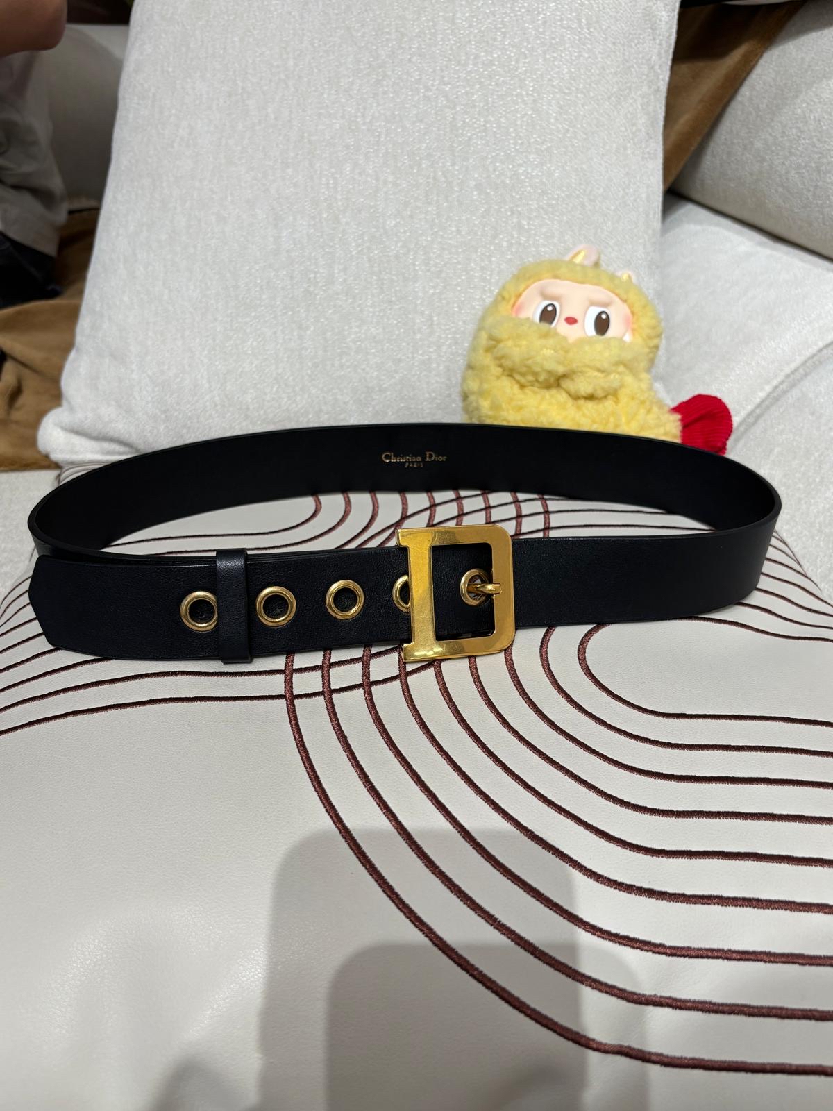 Dior Belt 黑色D扣 100%Authentic, 98%New 