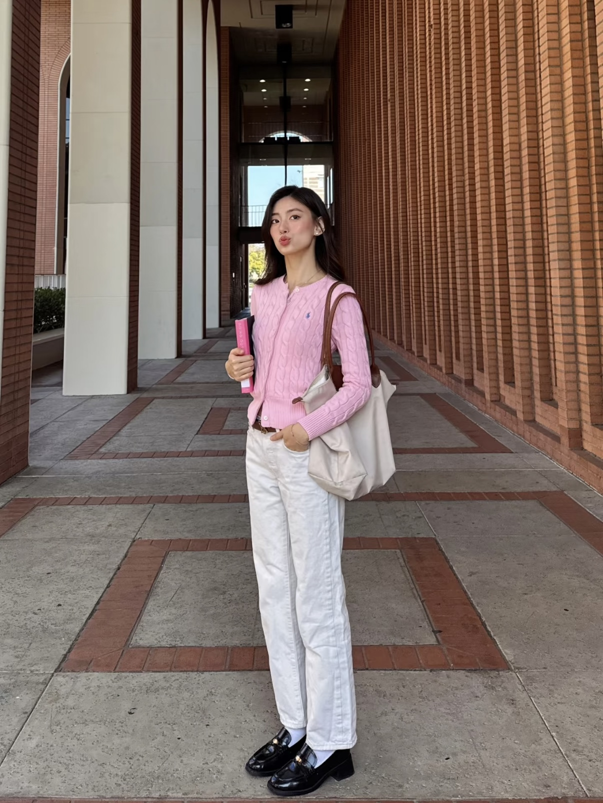 $188件。🔥 最新配色  口碑爆款‼️Ra 經典老錢風大麻花絞花針織開襟衫