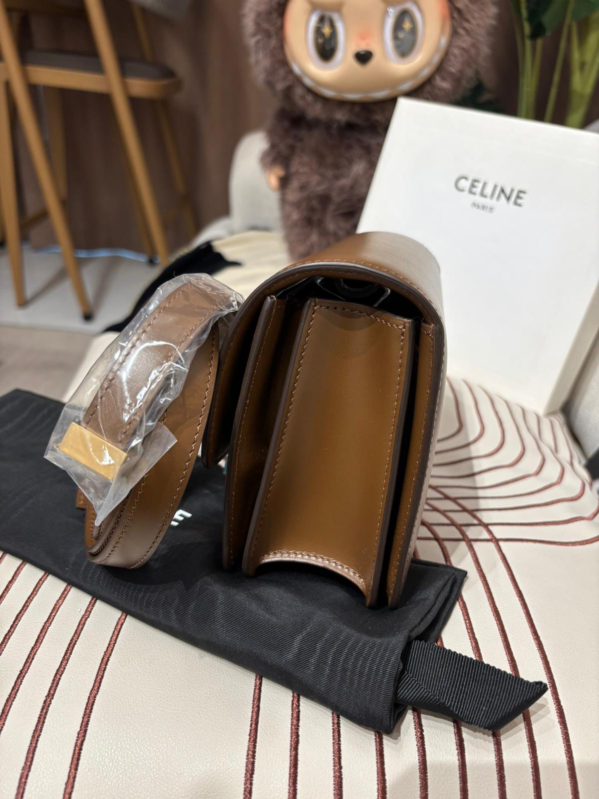 Celine Classic box teen Bag Camel Calfskin Shoulder Bag  100%Authentic ,全新貨品 ✅booklet✅dust bag ✅strap ✅box