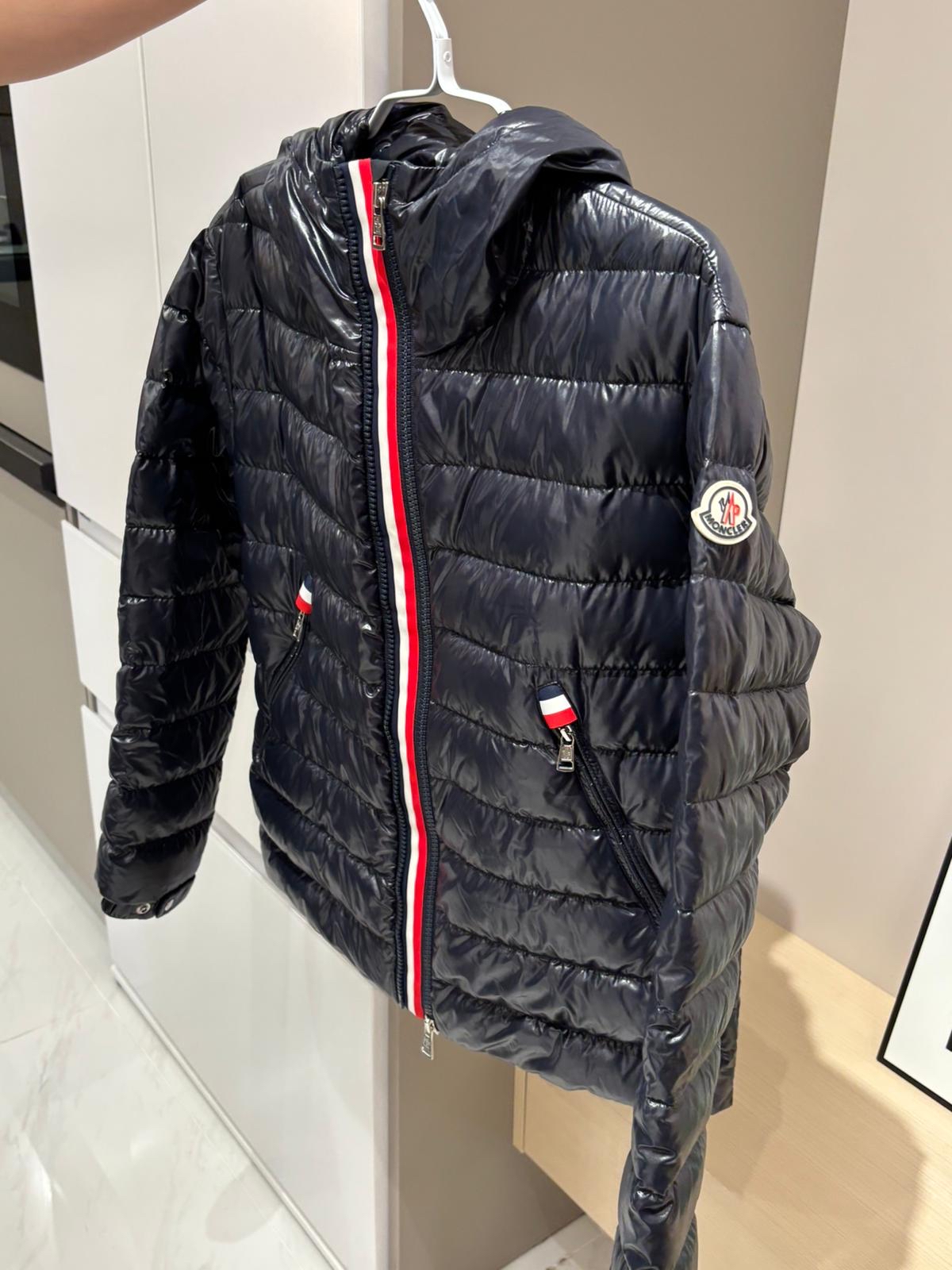 MONCLER outer size 1 ,90% Down, 10 % Feather Outer 90%鵝絨,10%羽毛 navy外套 98%new