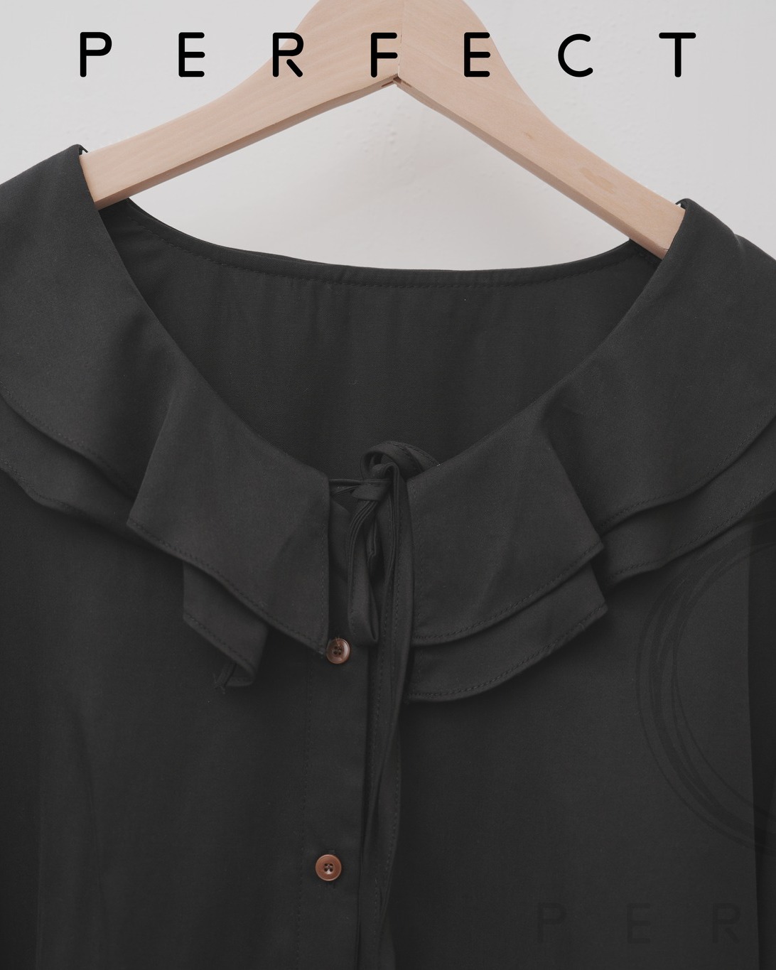 T0004_高貴面料五色大RUFFLE領上衣（顯瘦黑）