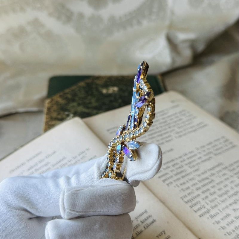 Vintage Mid-Century Designer Quality Lavender Aurora Marquis Brooch(MT2404)