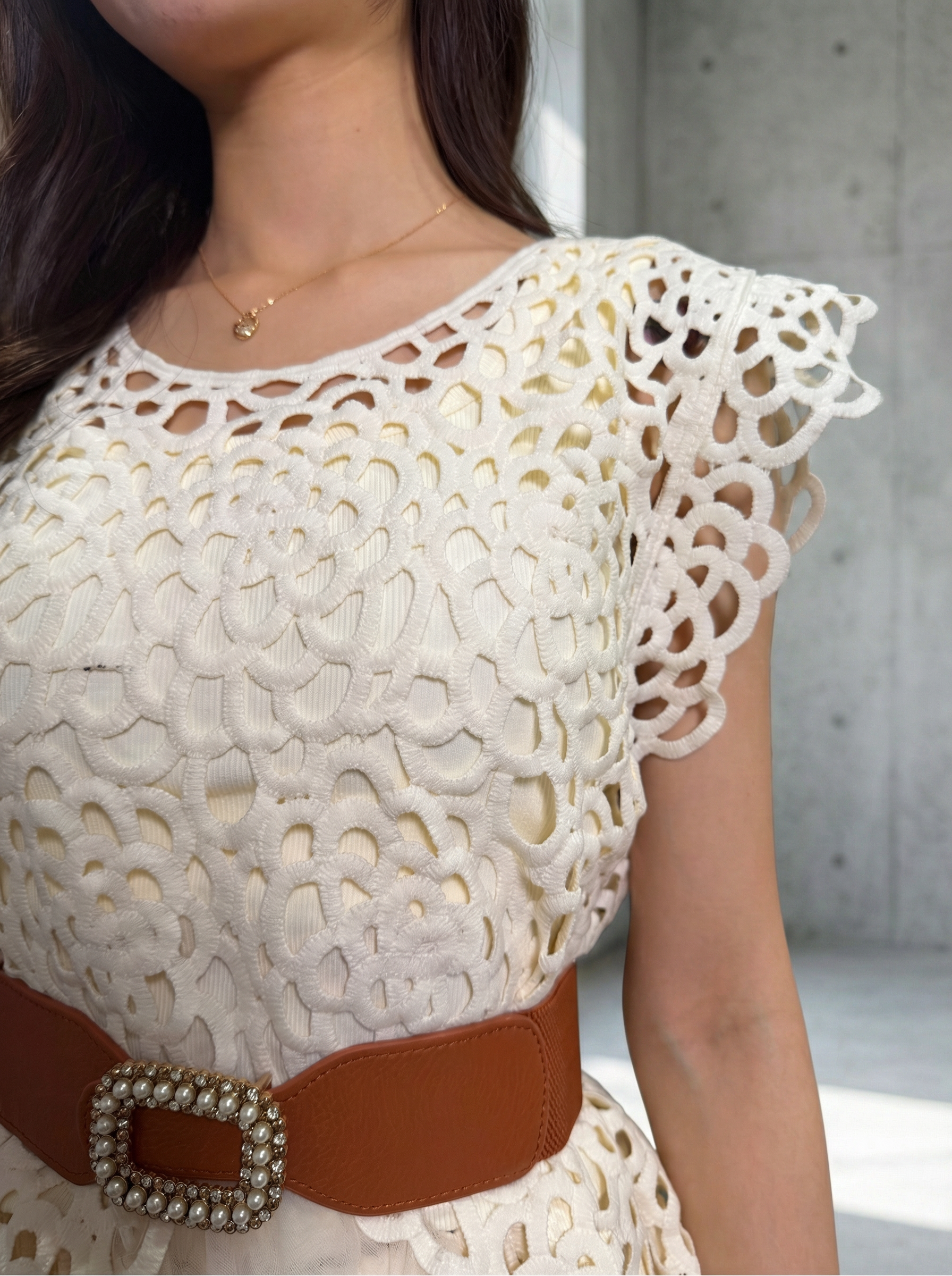 優雅蕾絲拼接蓬蓬裙洋裝（腰帶另行購買）