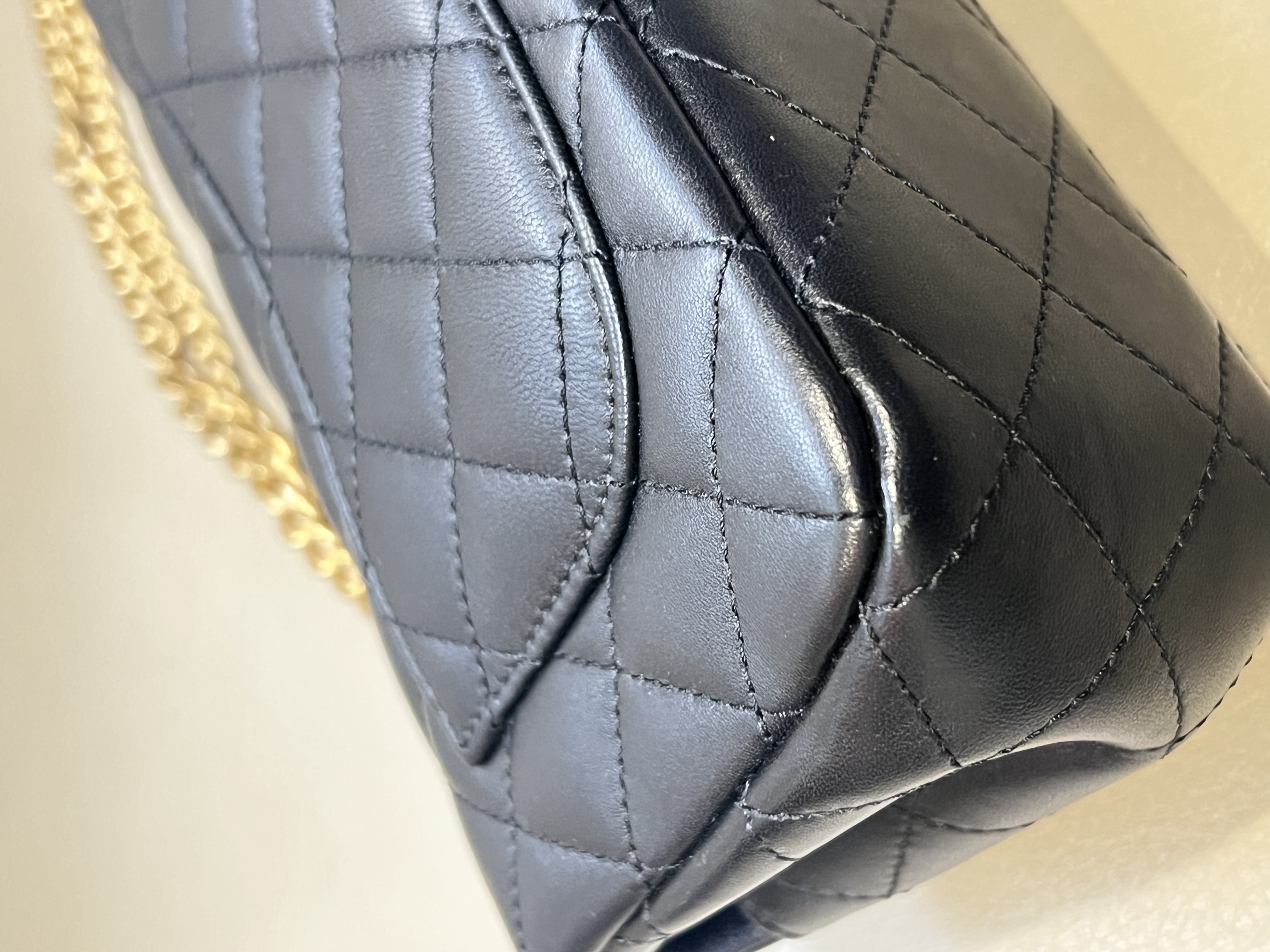 Pre-Owned CHANEL Small Flap Bag / Product Code: 26040521