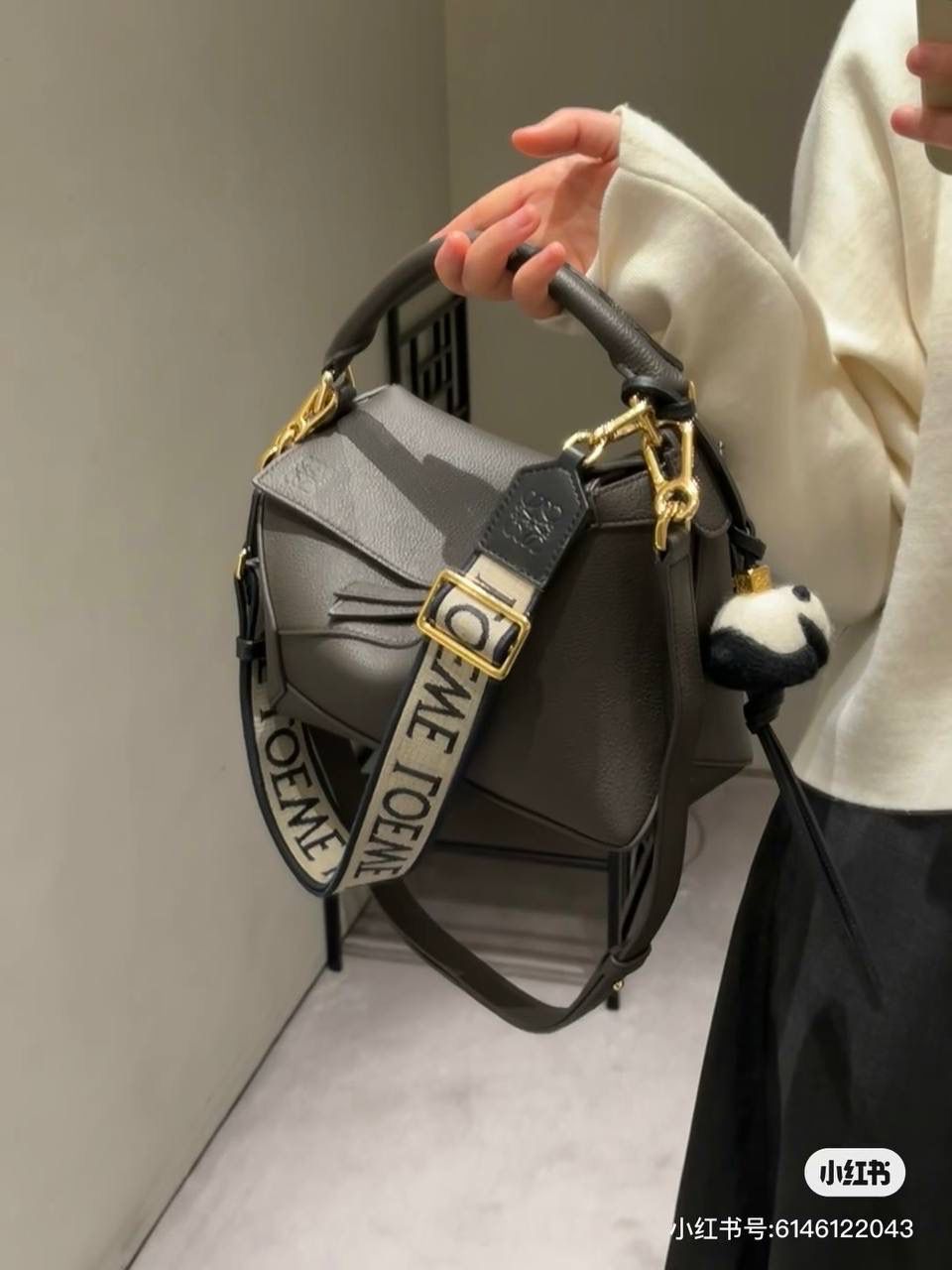 👉🏻升级版肩带【黑金】✅ 𝐀𝐧𝐚𝐠𝐫𝐚𝐦 刺绣肩带「黑金」 👈 全新升级上线♻️ （长度可调节） 编码：182323