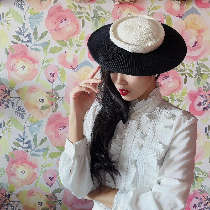 Rare! Vintage 1950s Black & White Pleated Saucer Hat (MT2129)