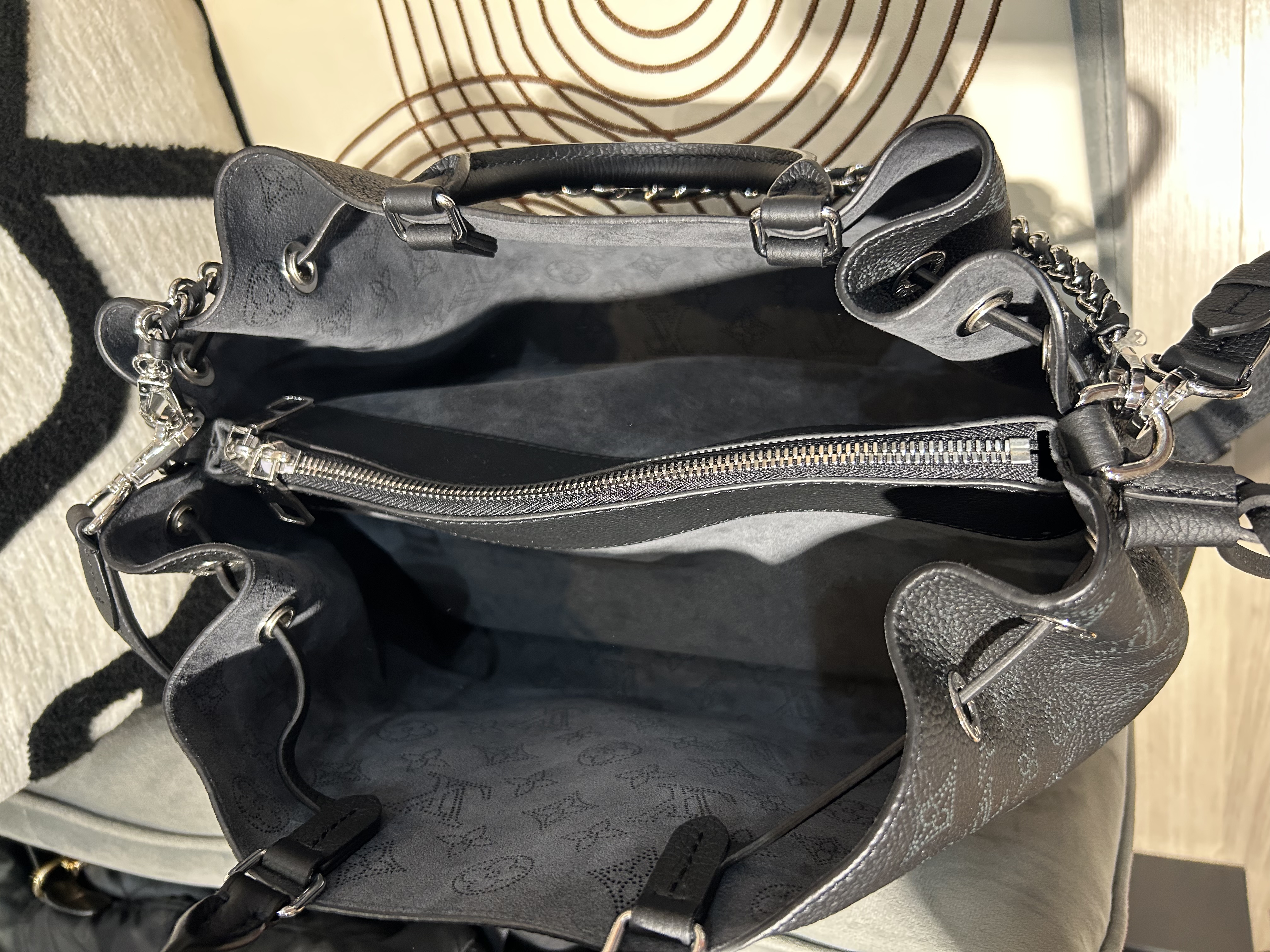 Louis Vuitton LV bella Tote bag Calfskin 2way bag Black 100%Authentic, 99%New ✅Dust bag