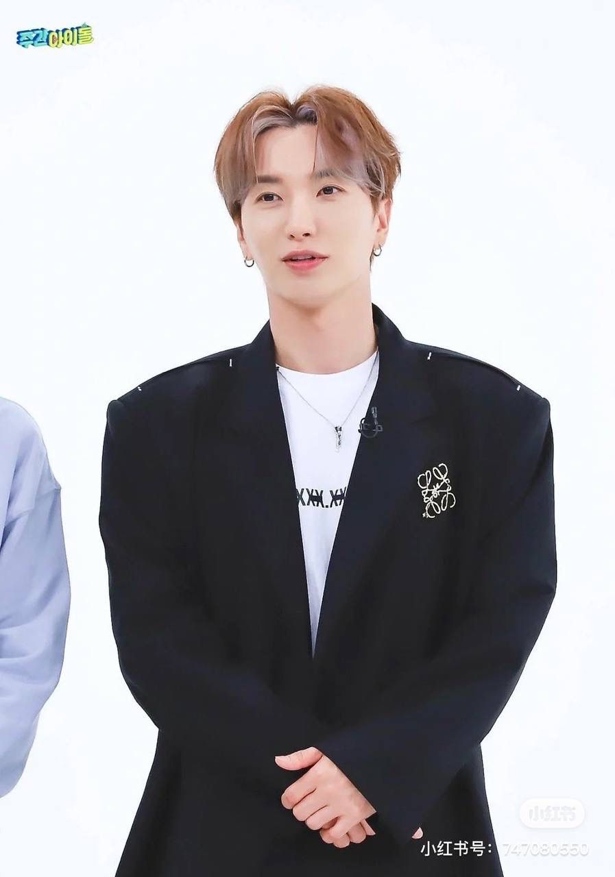 👑人气单品: LOE饰品胸针👑💏【金色/银色】 ❤️纯黄铜，真空电镀18K真金，纯德国进口设备铸造，精湛的手工艺，顶级还原。👌🏻 ❤️尺寸约5.1*4.7*0.15cm