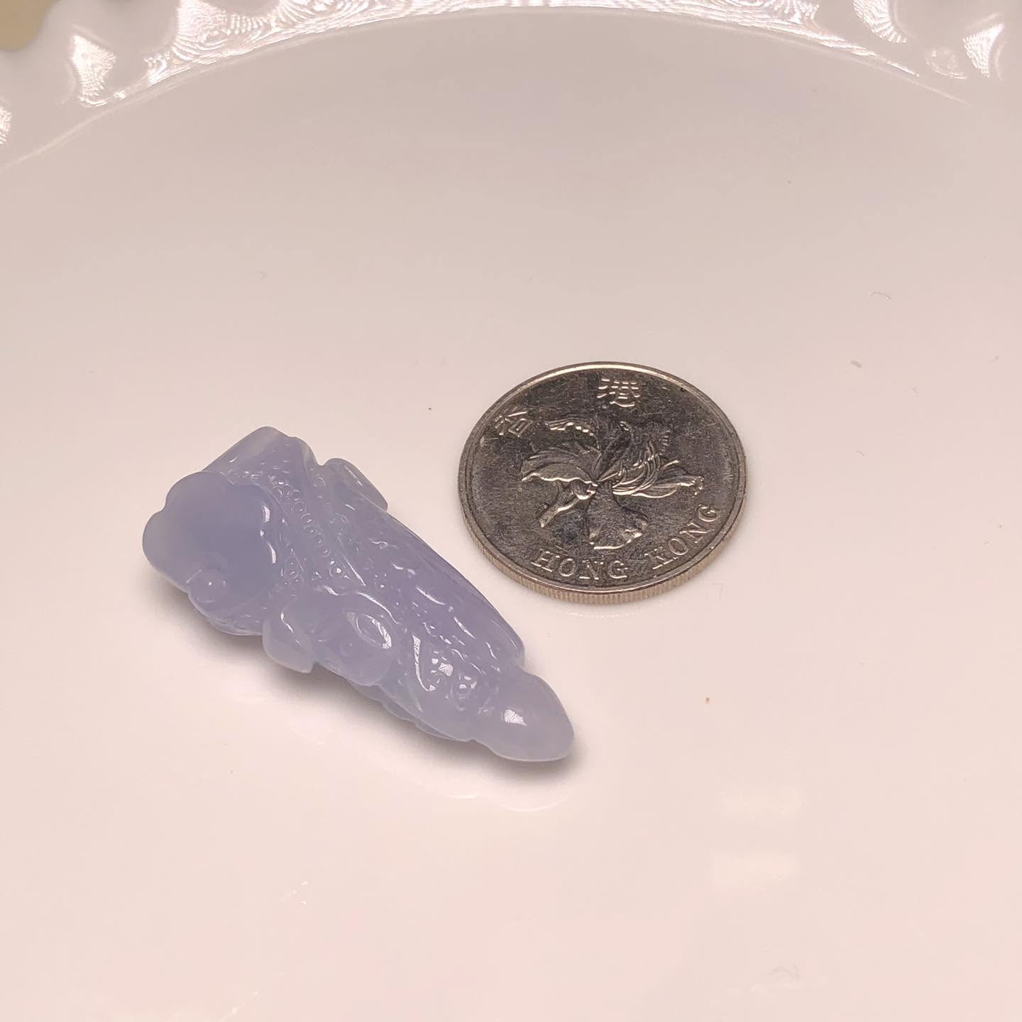 B08799 紫底白菜吊墜