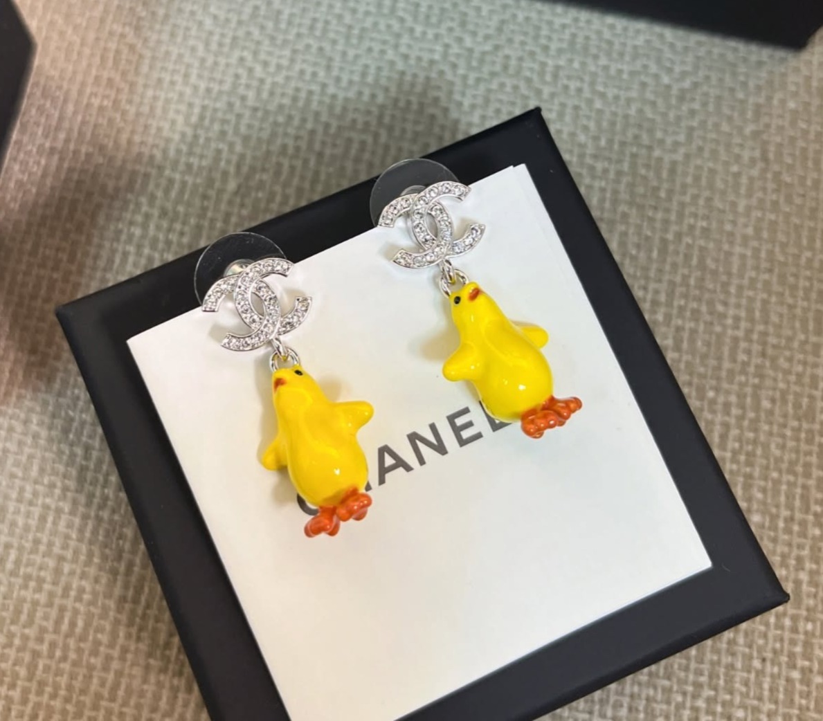 【原單】CHANEL 2026 Pendant Earrings 小雞吊墜耳環 - 禮盒裝