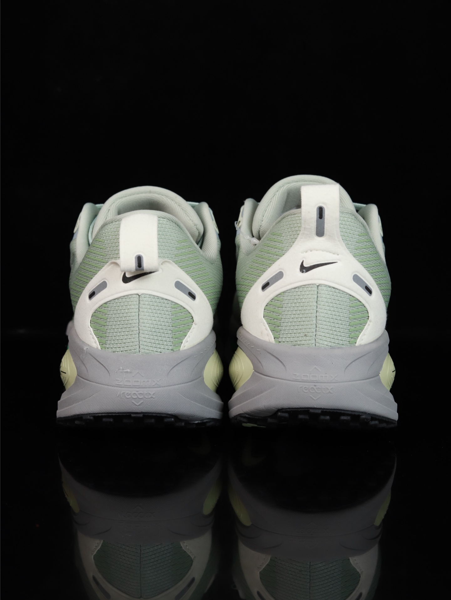 Nike Vomero 18 HM6803-002