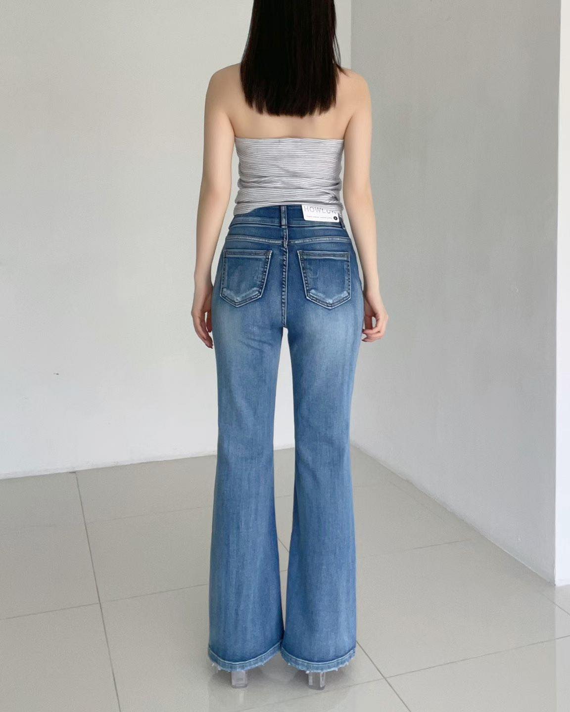 雙鈕小喇叭牛仔褲