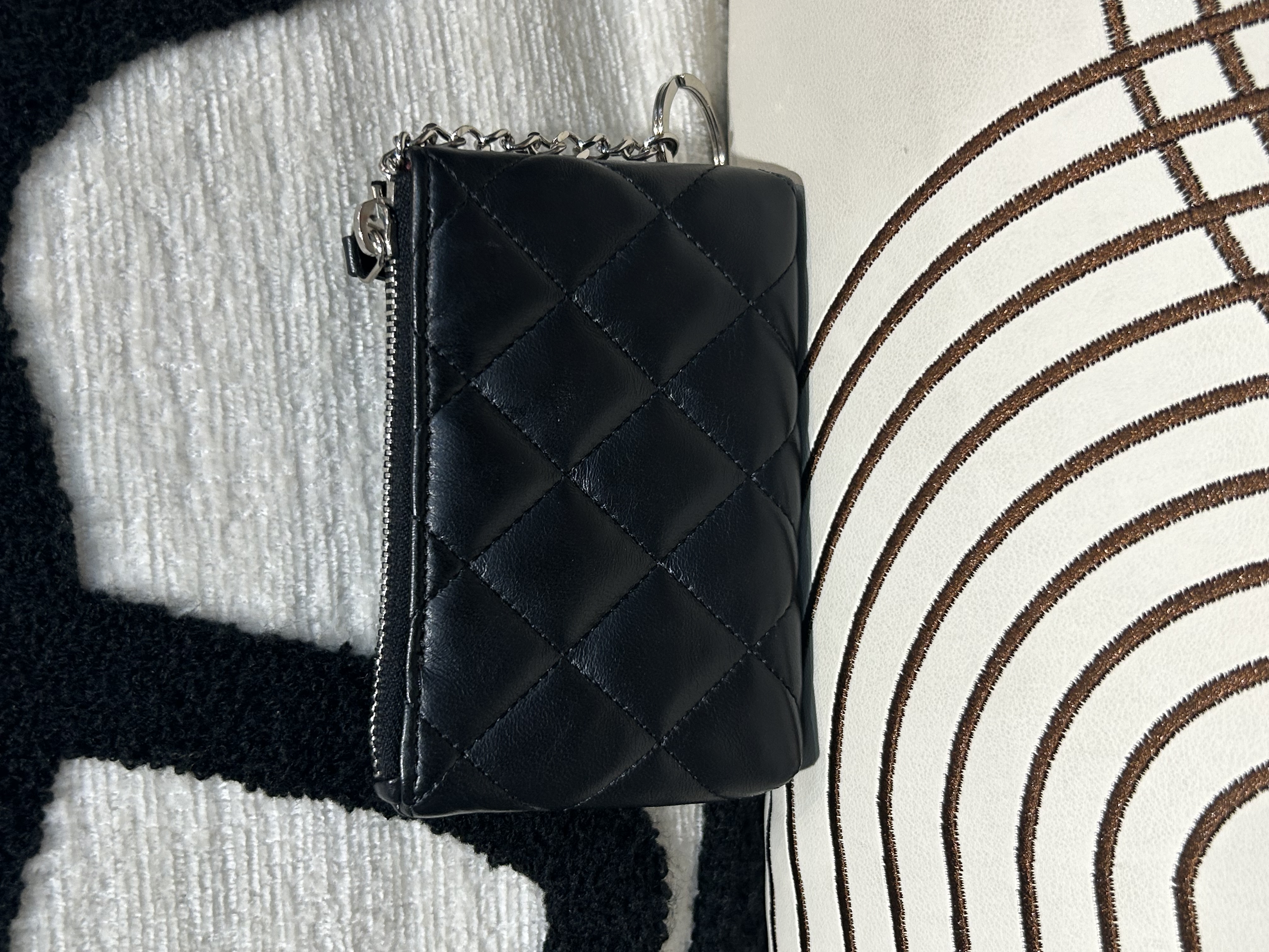 Chanel Classic CC Zip Pouch 小牛皮 100%Authentic, 98%New ☑️17Card☑️Box