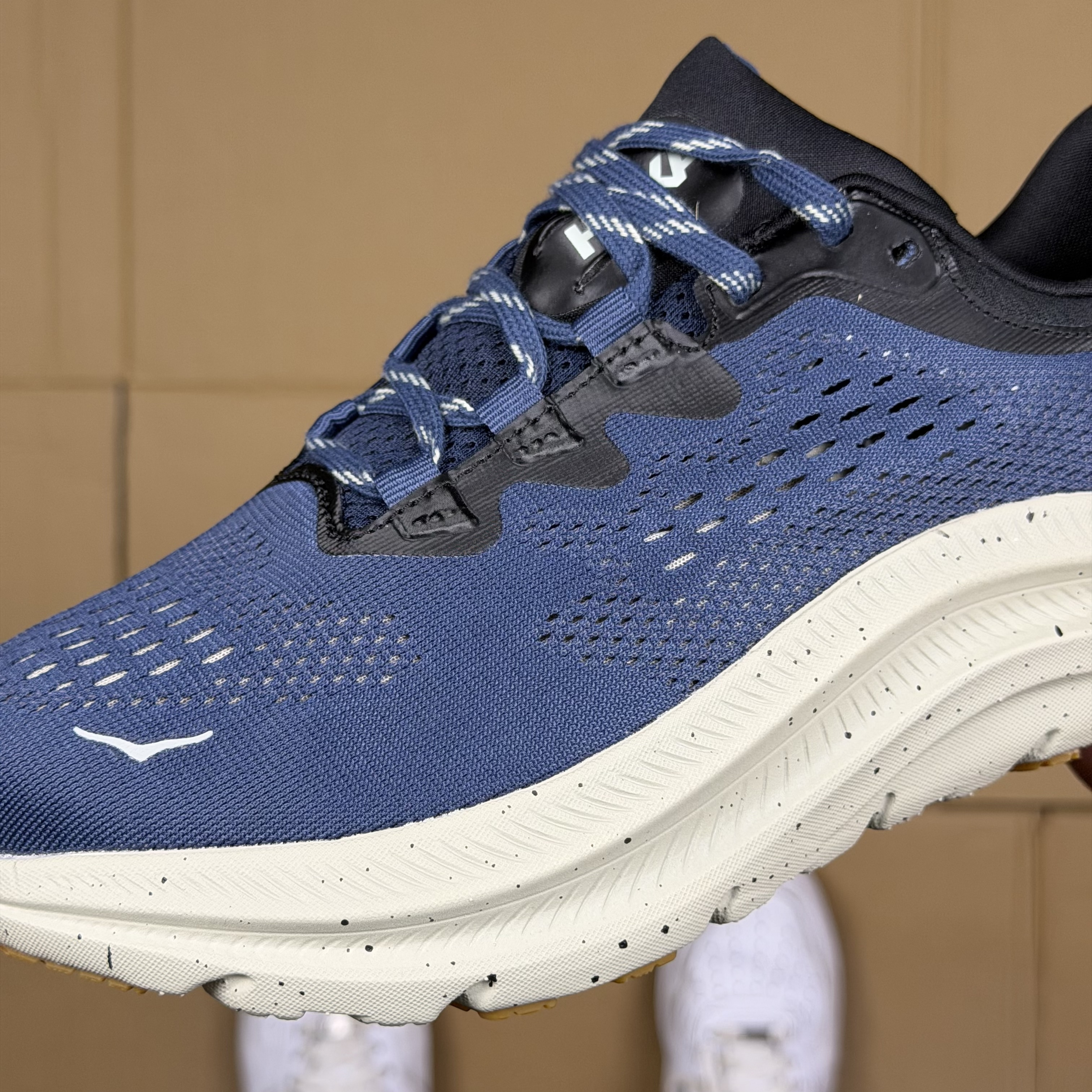 Hoka One One Kawaha 2