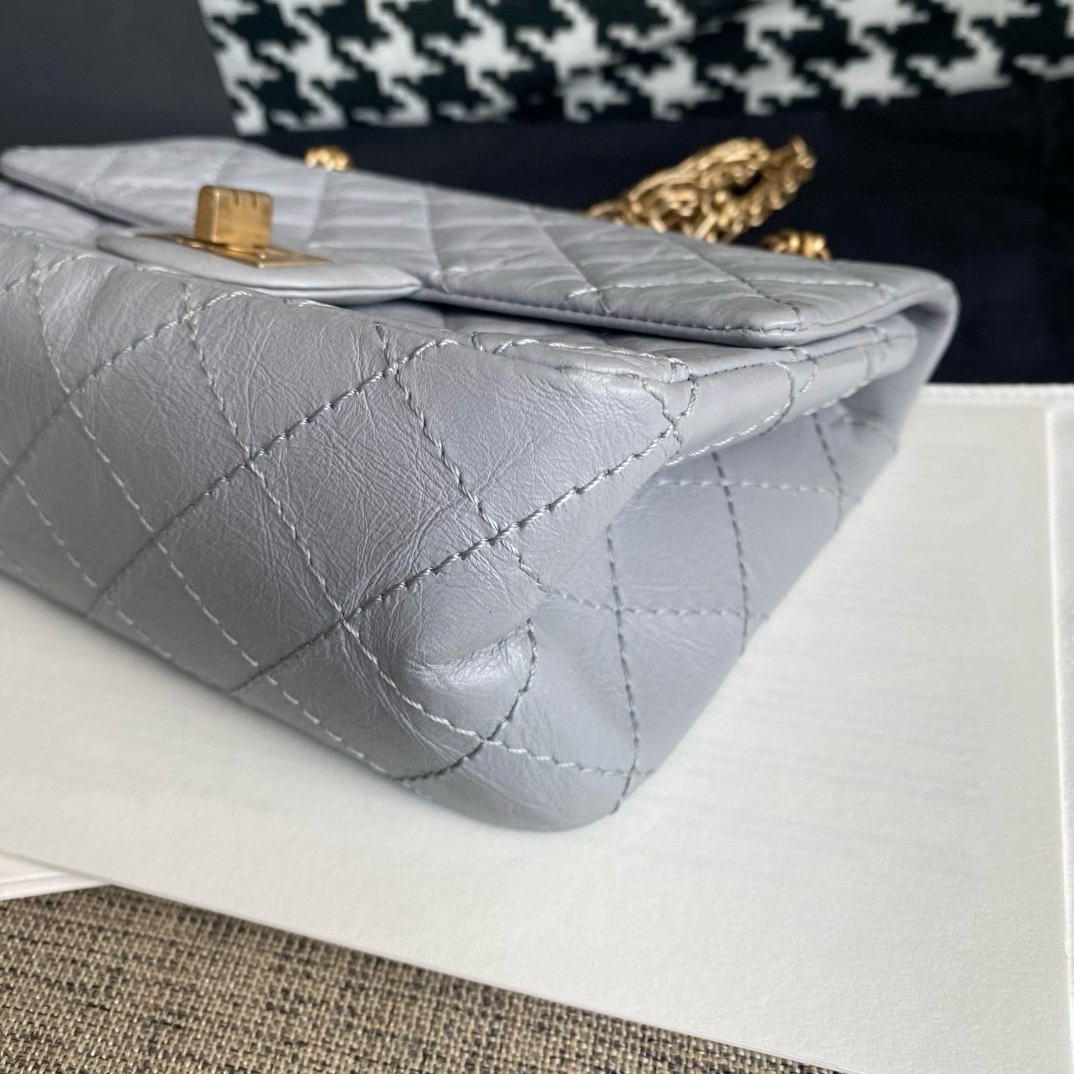 【預訂貨品】Chanel淺灰郵差包