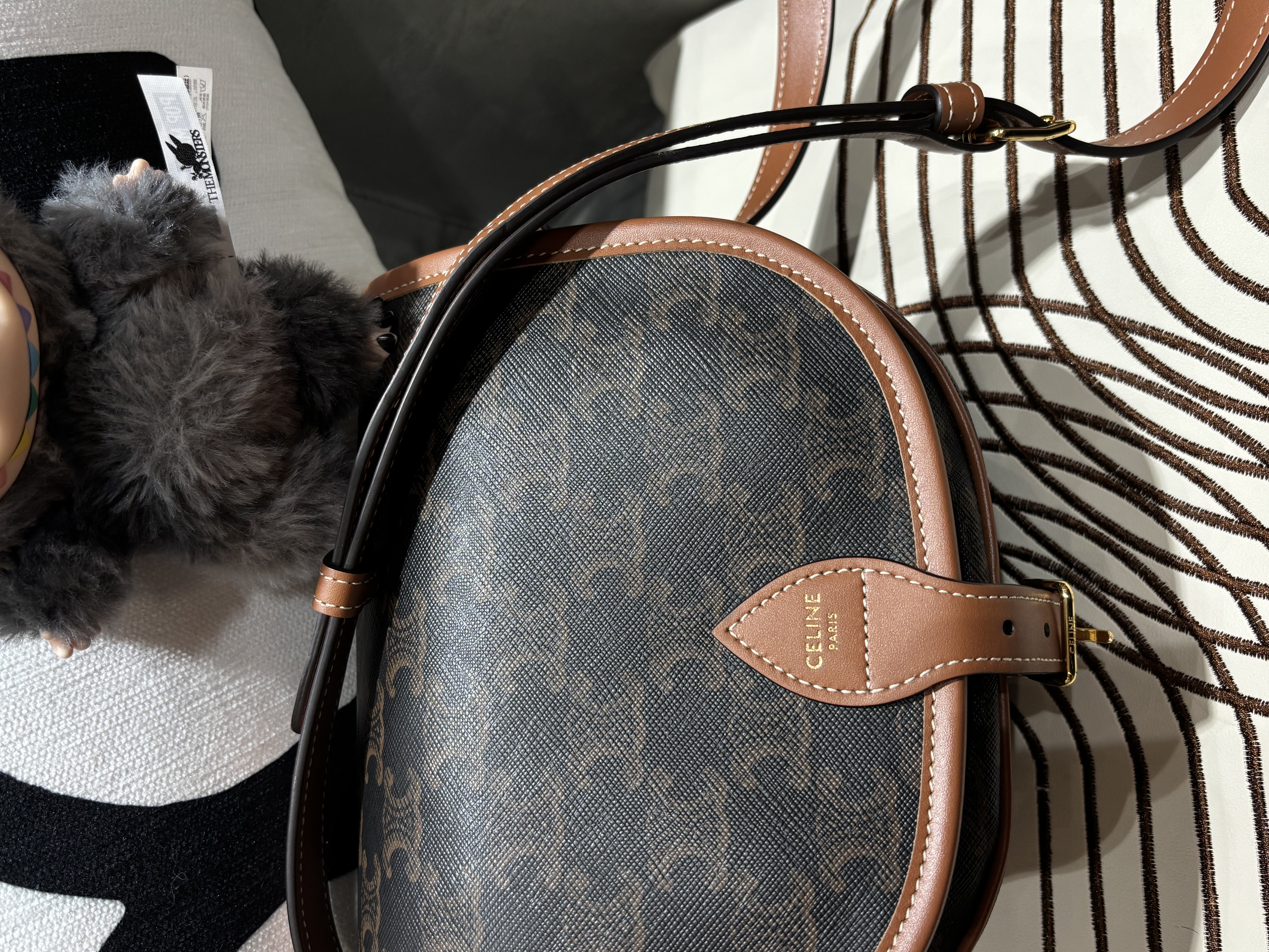 全新未使用品 CELINE FOLCO medium Crossbody Bag 100%Authentic, 全新未使用品 ✅tap✅dust bag