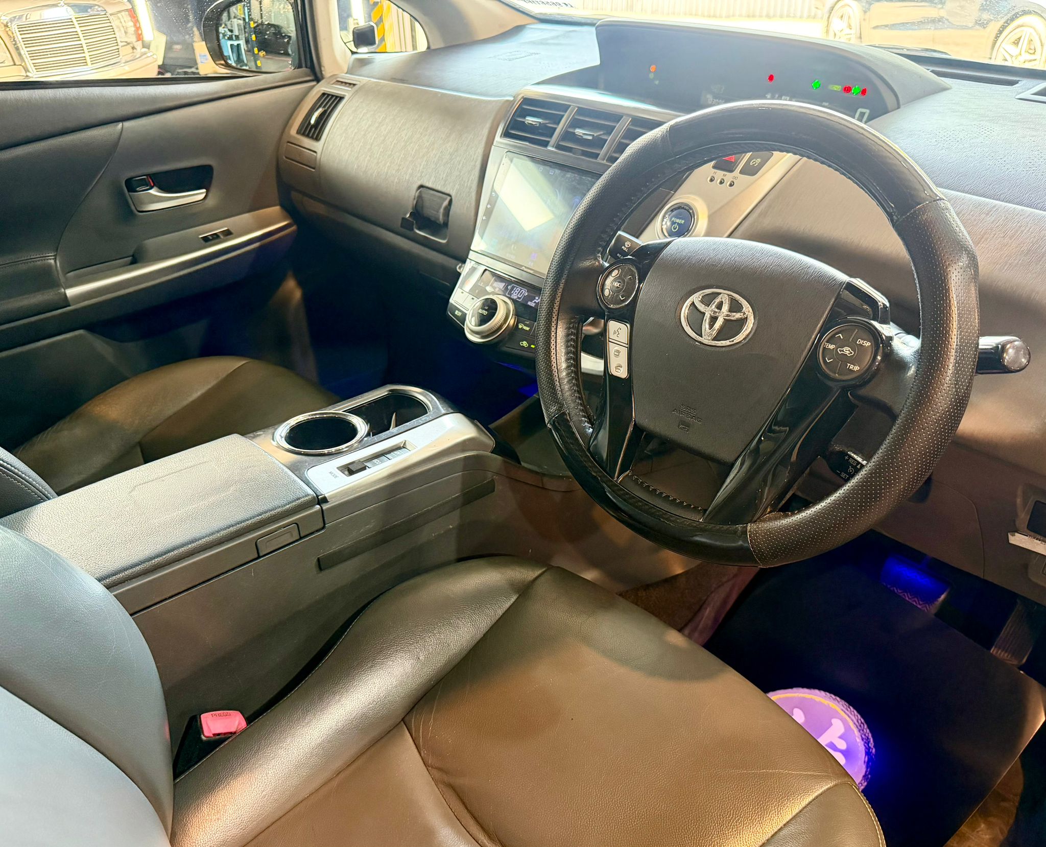 Toyota Prius V Hybrid 2012