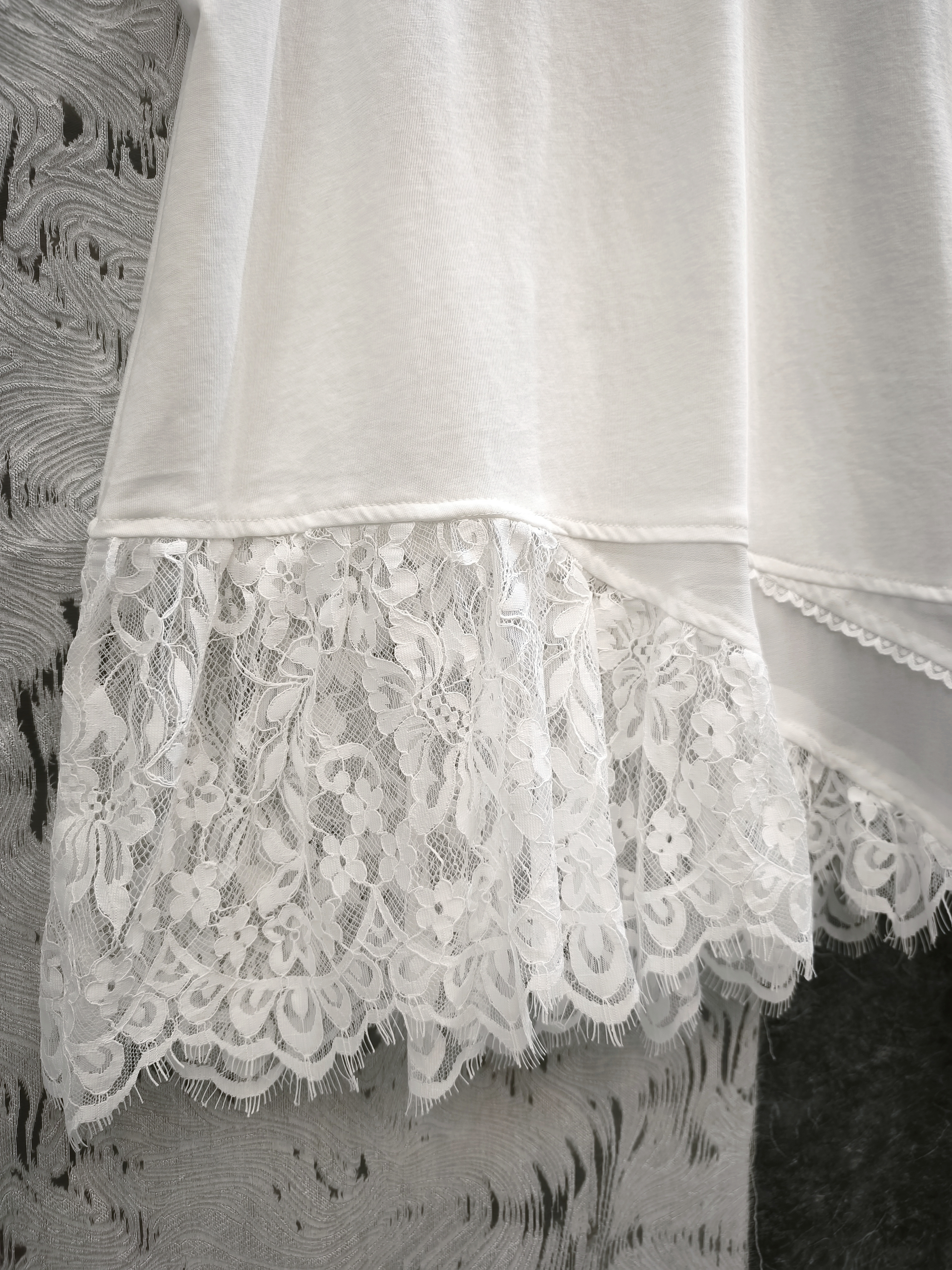 百搭蕾絲V領打底