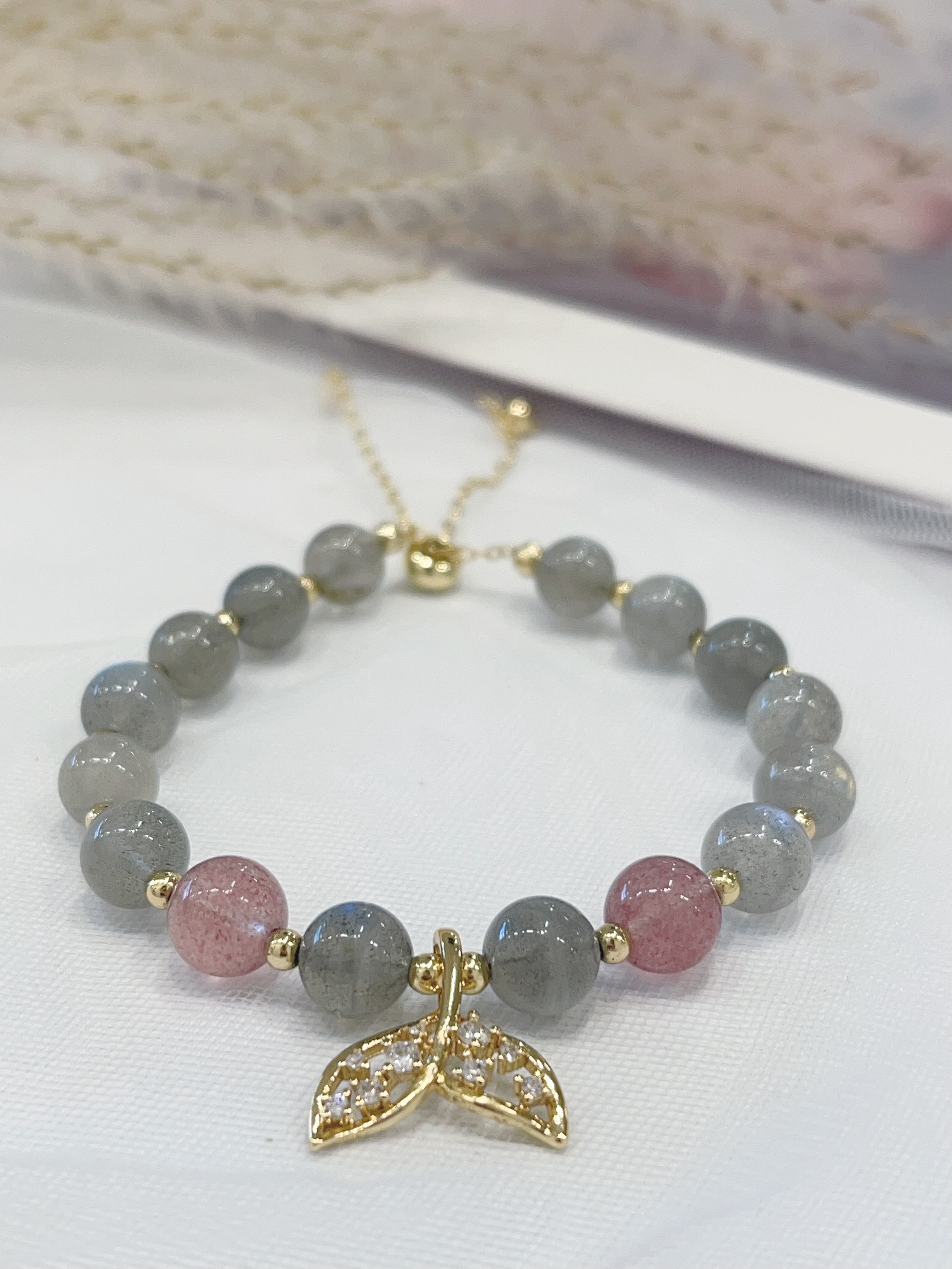 🧜‍♀️ 月光石 × 草莓晶手串 Moonstone & Strawberry Quartz｜8mm 抽绳设计款