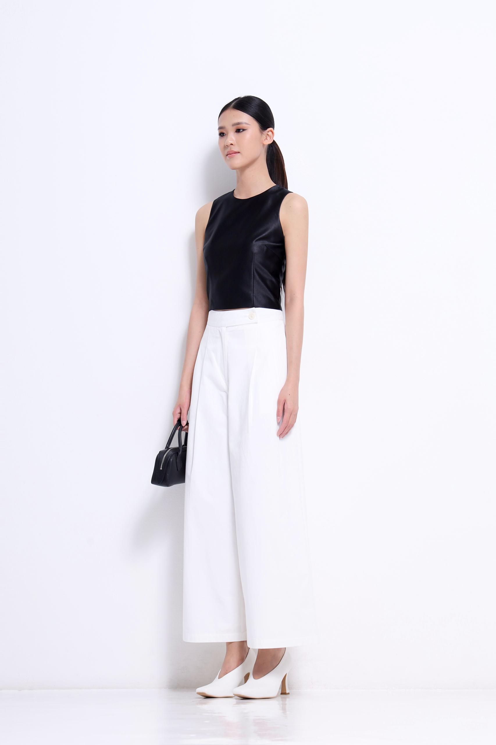 CB2730 ROUND NECK SLLVLESS CROP BLOUSE