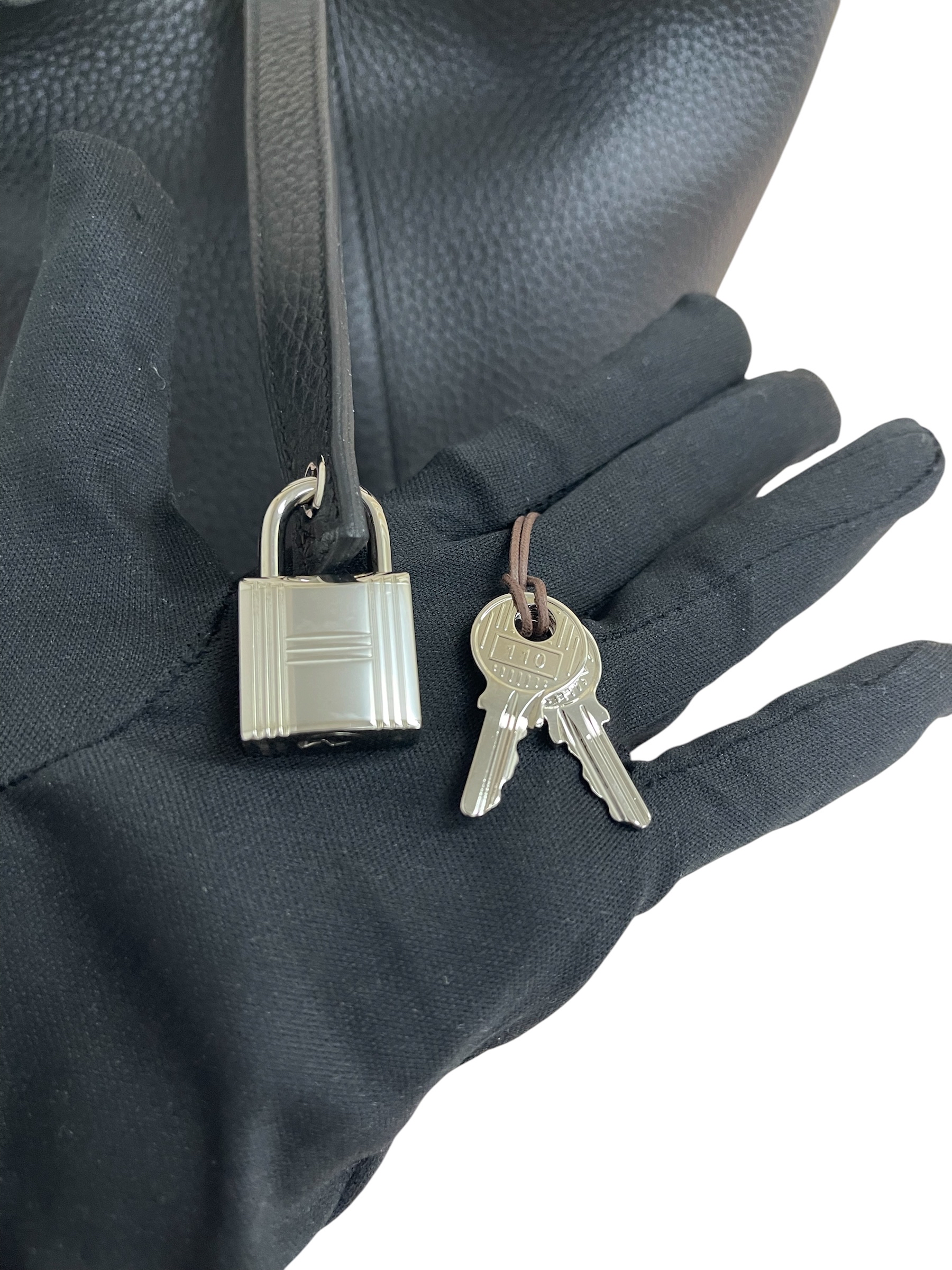 Pre-owned Hermes P18 / Stamp U / Product Code: 070409