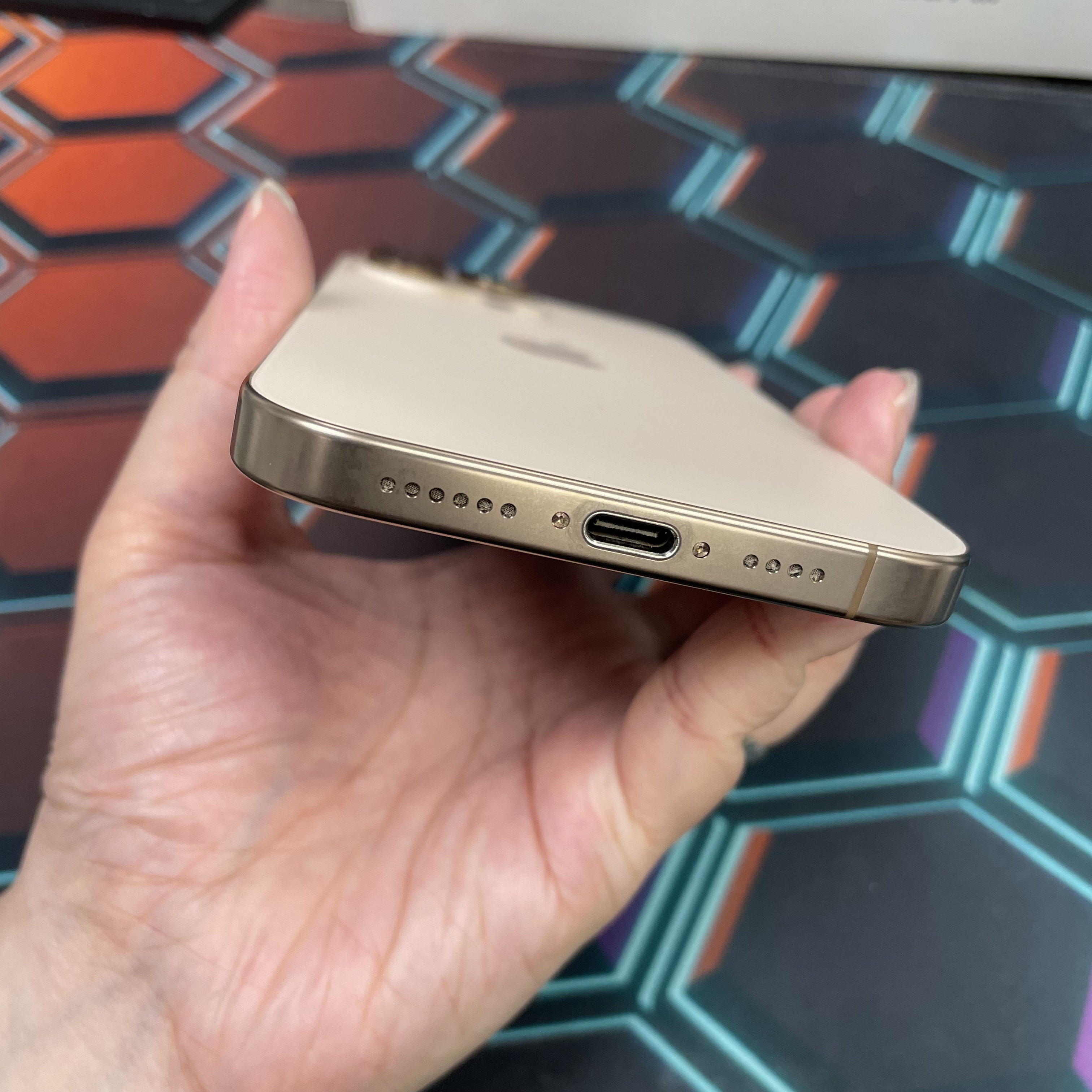 *8086 16 Pro max 完美機 1TB 沙色 gold