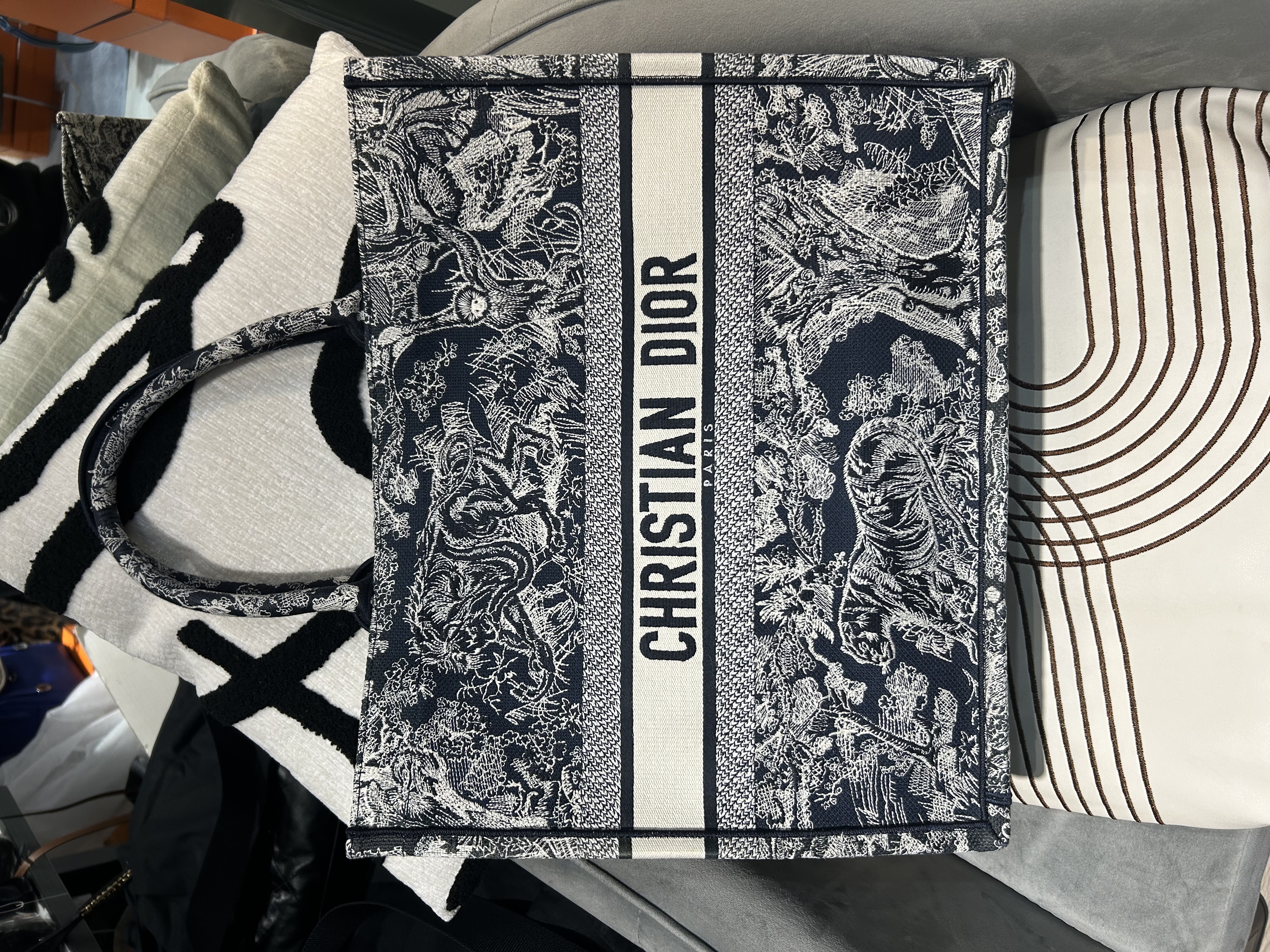 Dior Book tote Large Blue and Ecru Toile de Jouy Reverse Embroidery 100%Authentic, 98%New