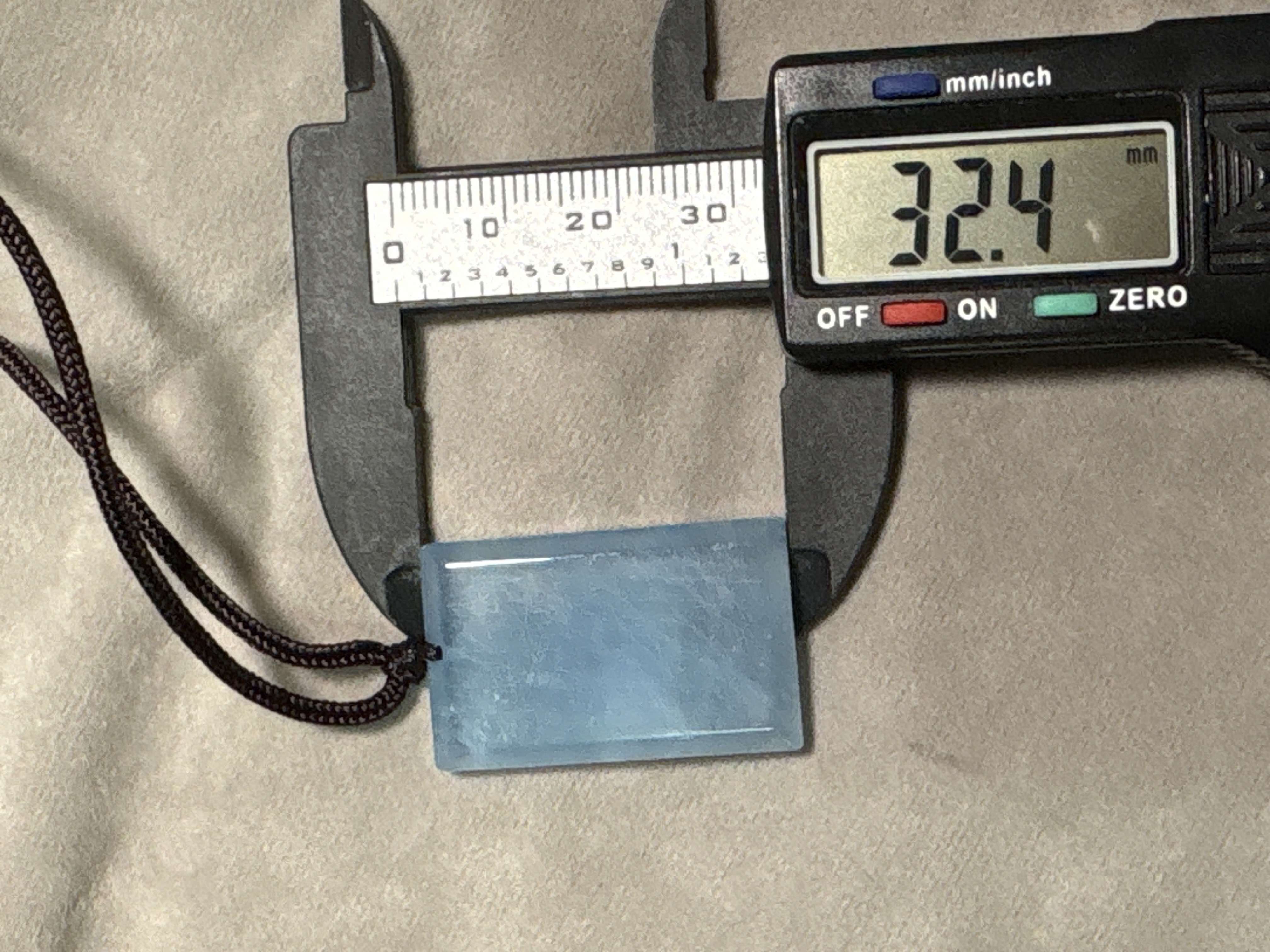 海藍寶平安無事牌No 19-580 丨規格：重：12-13克