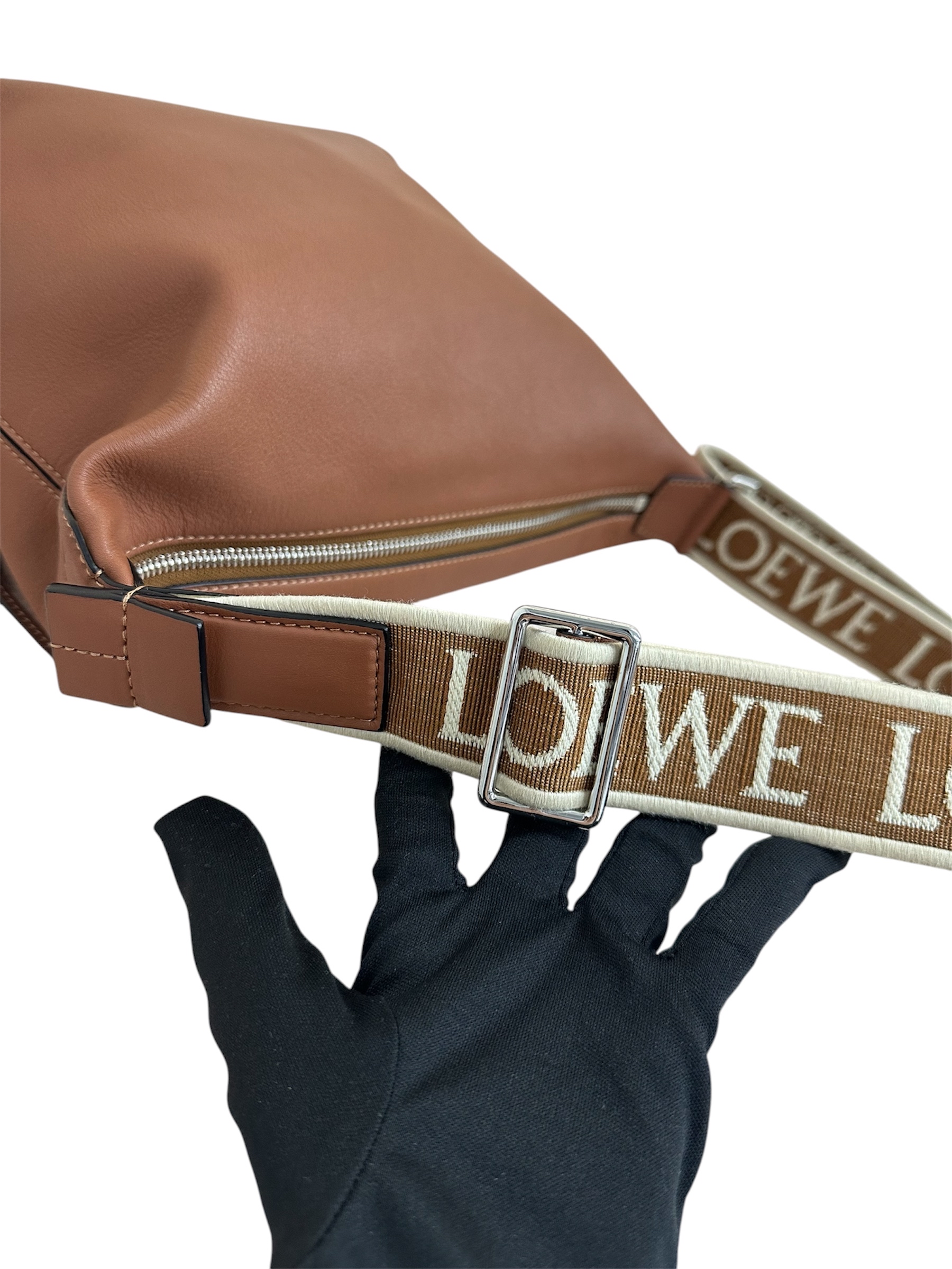 Pre-owned Loewe Cubi Crossbody Bag / Product Code: 26060903