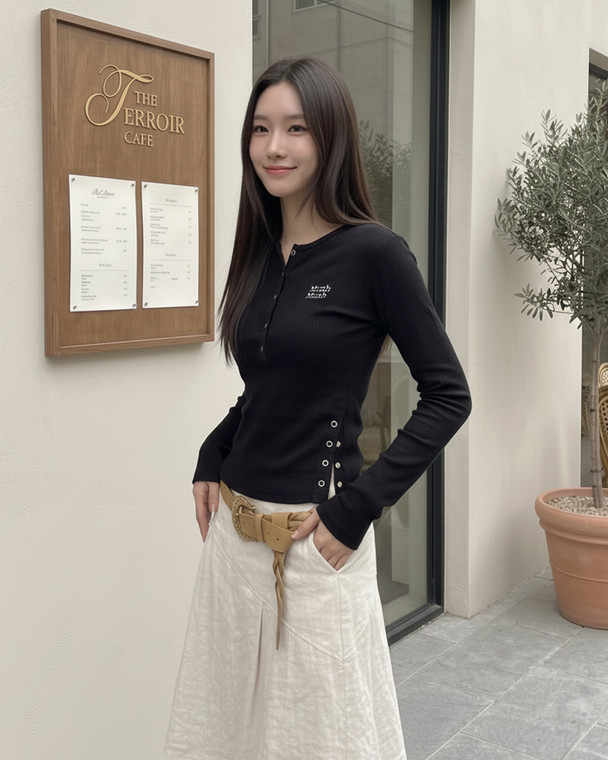 MuahMuah HENLEY NECK SLIT CROP LONG SLEEVE T-SHIRT