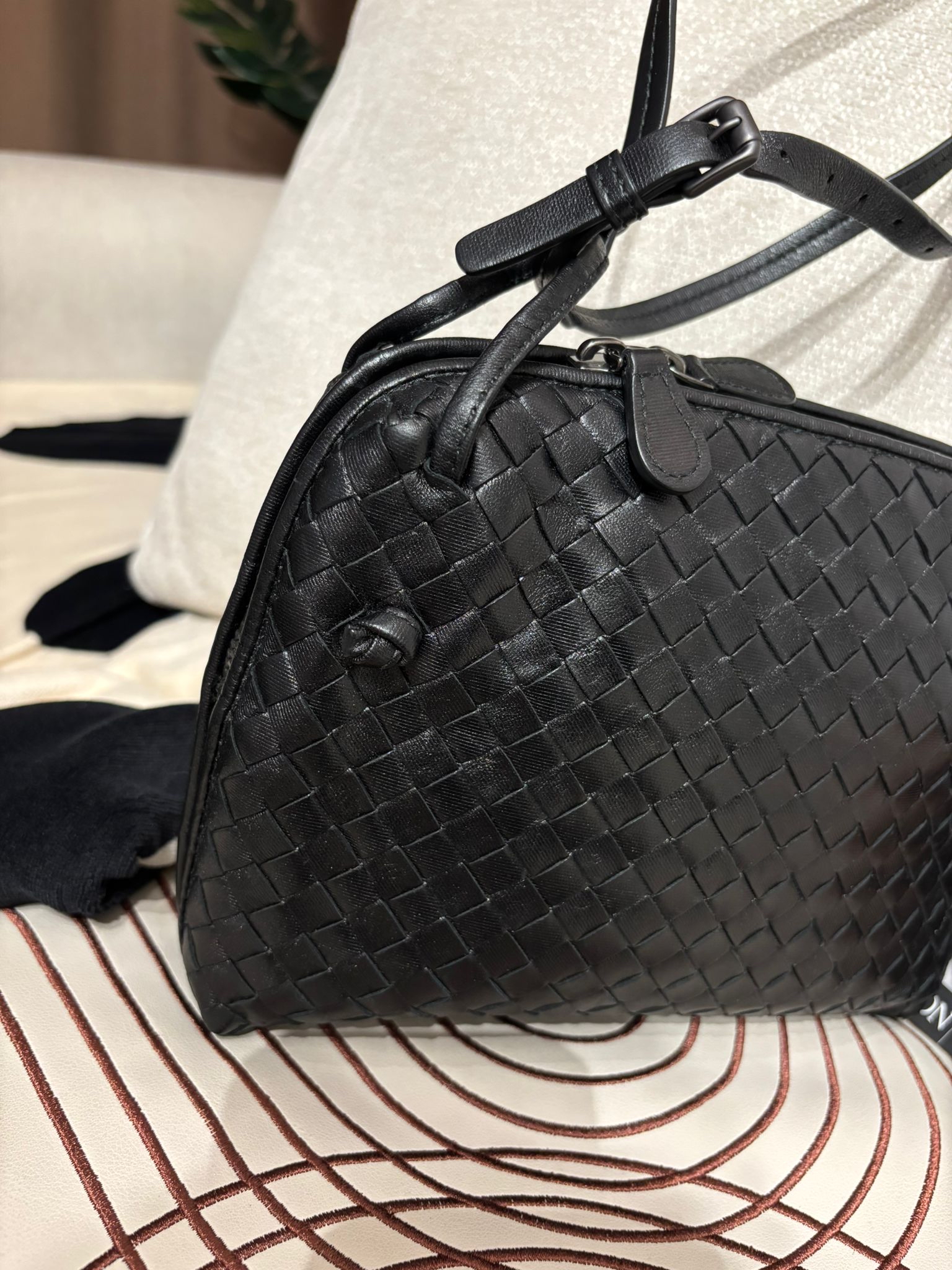 Bottega Veneta BV Crossbody Bag Black 100%Authentic, 95%New ✅Dust bag