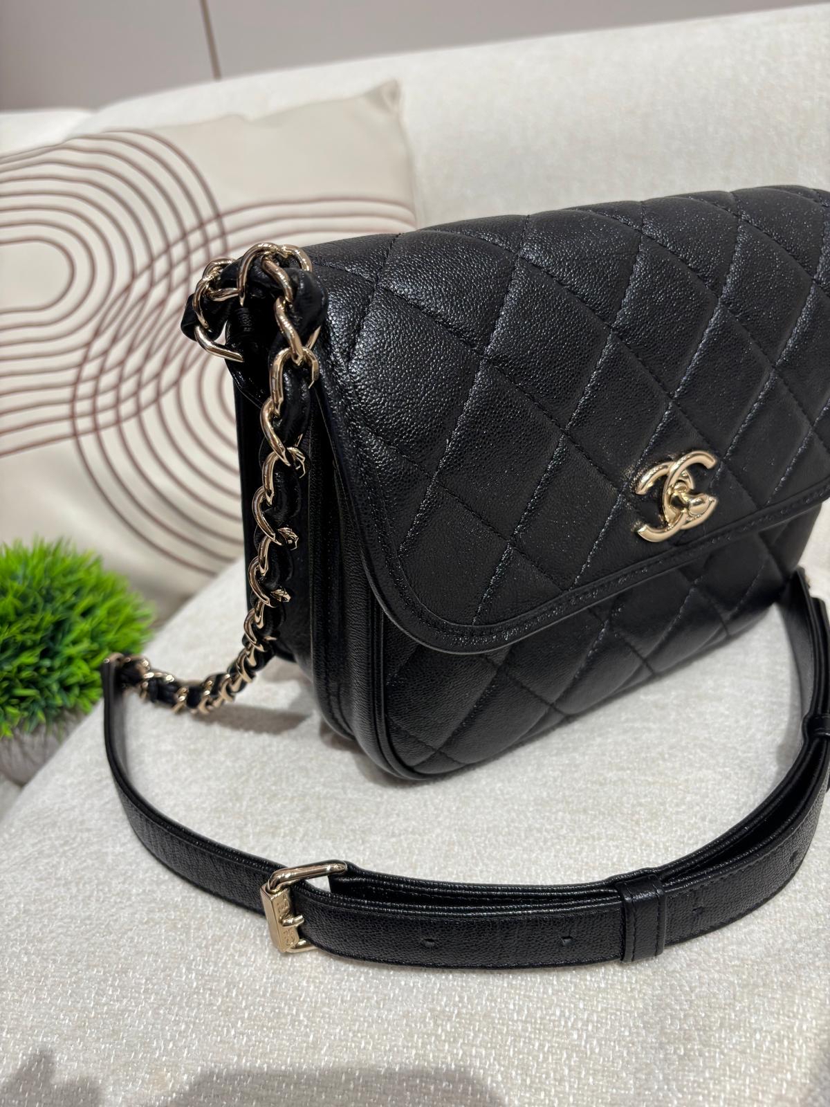 Chanel flap bag cc logo 黑色荔枝牛皮 ,100%Authentic ,98%new ✅31 card✅dust bag✅box