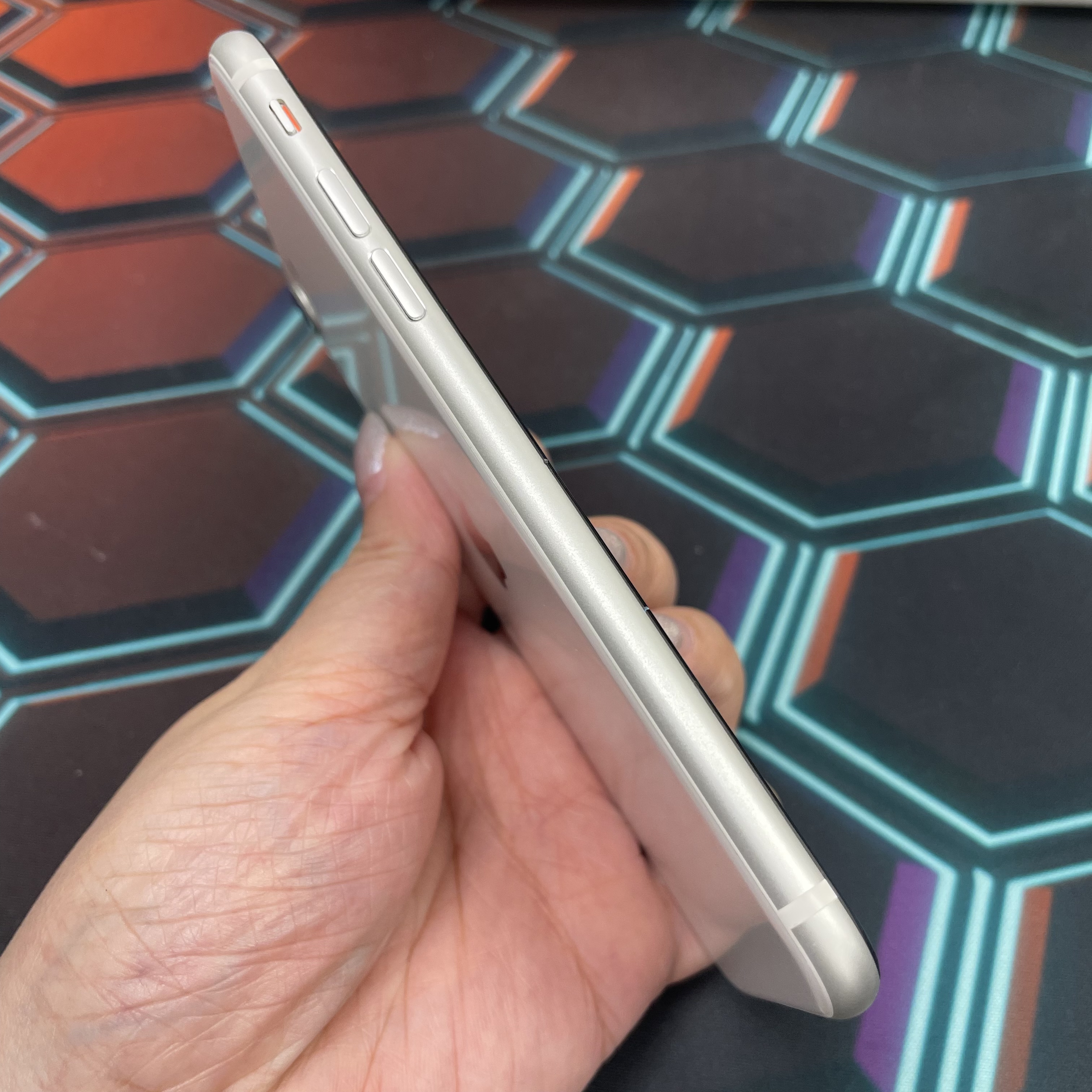 *7172 SE 2 完美機 128GB 電100 白色 white