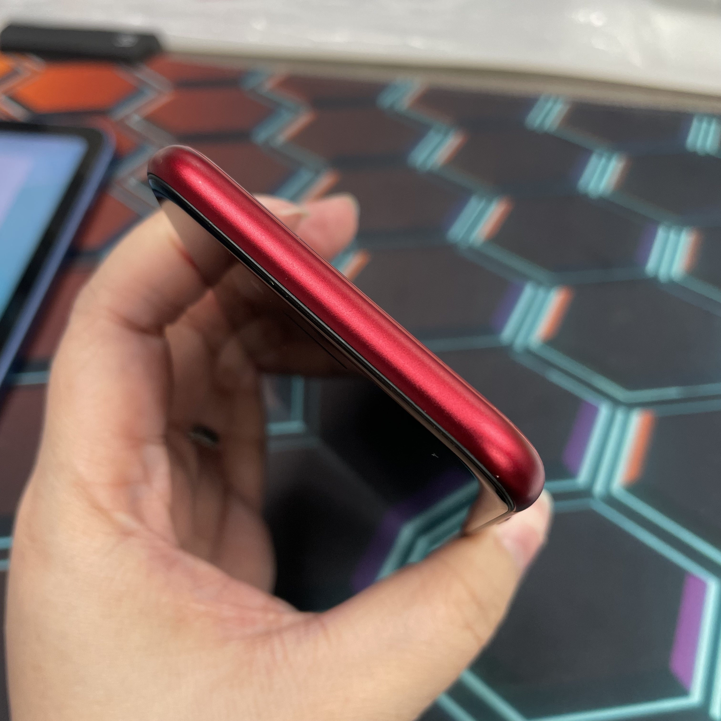 *7866 SE 3 完美機 128GB 電100 紅色 red