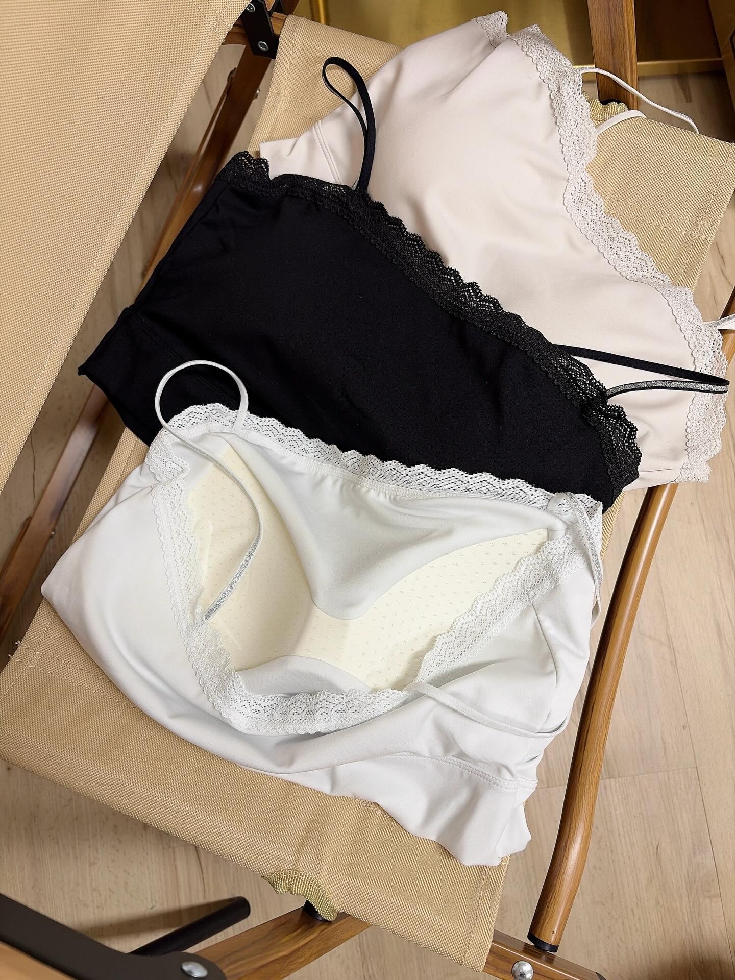 銀閃帶 幼lace邊 Bra top