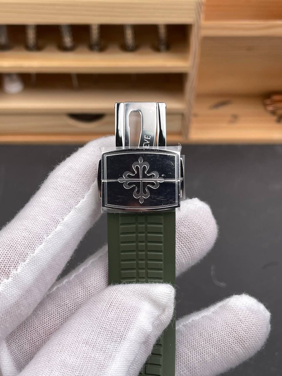 百达翡丽 Aquanaut 5167A 军绿色橡胶表带自动机械男士腕表