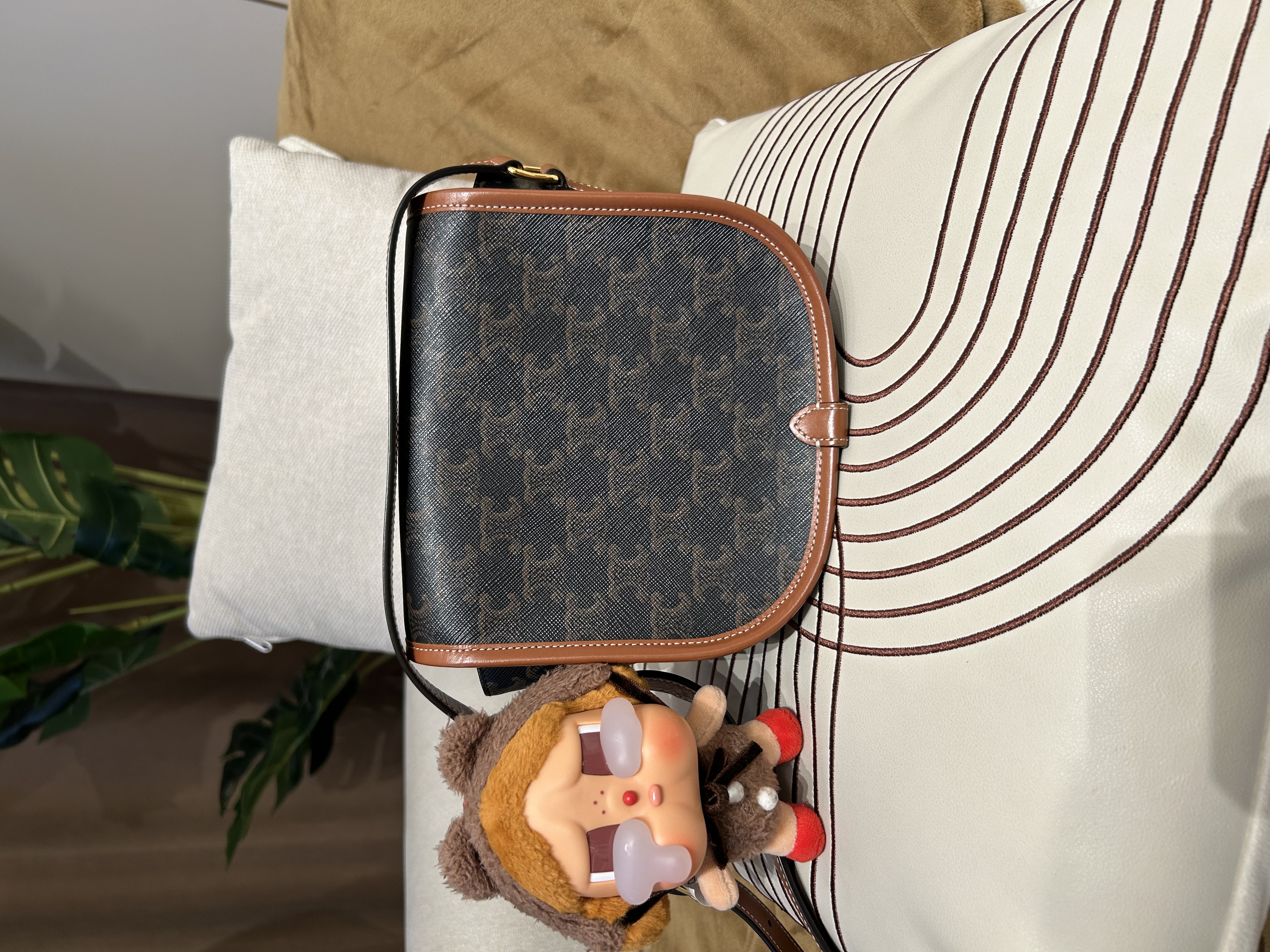 CELINE FOLCO medium 100%Authentic,98%new✅dust bag